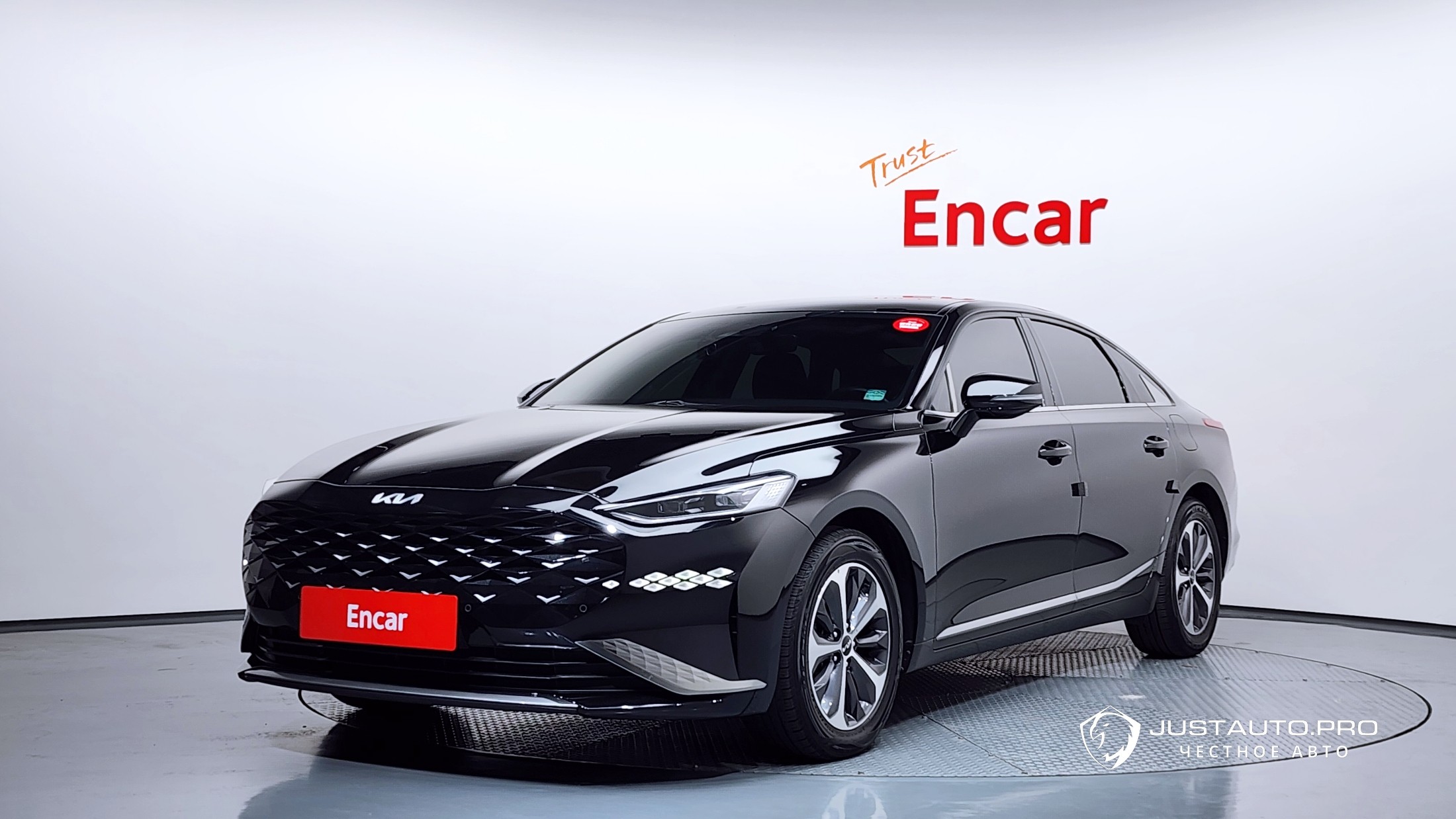 Автомобиль Kia K8