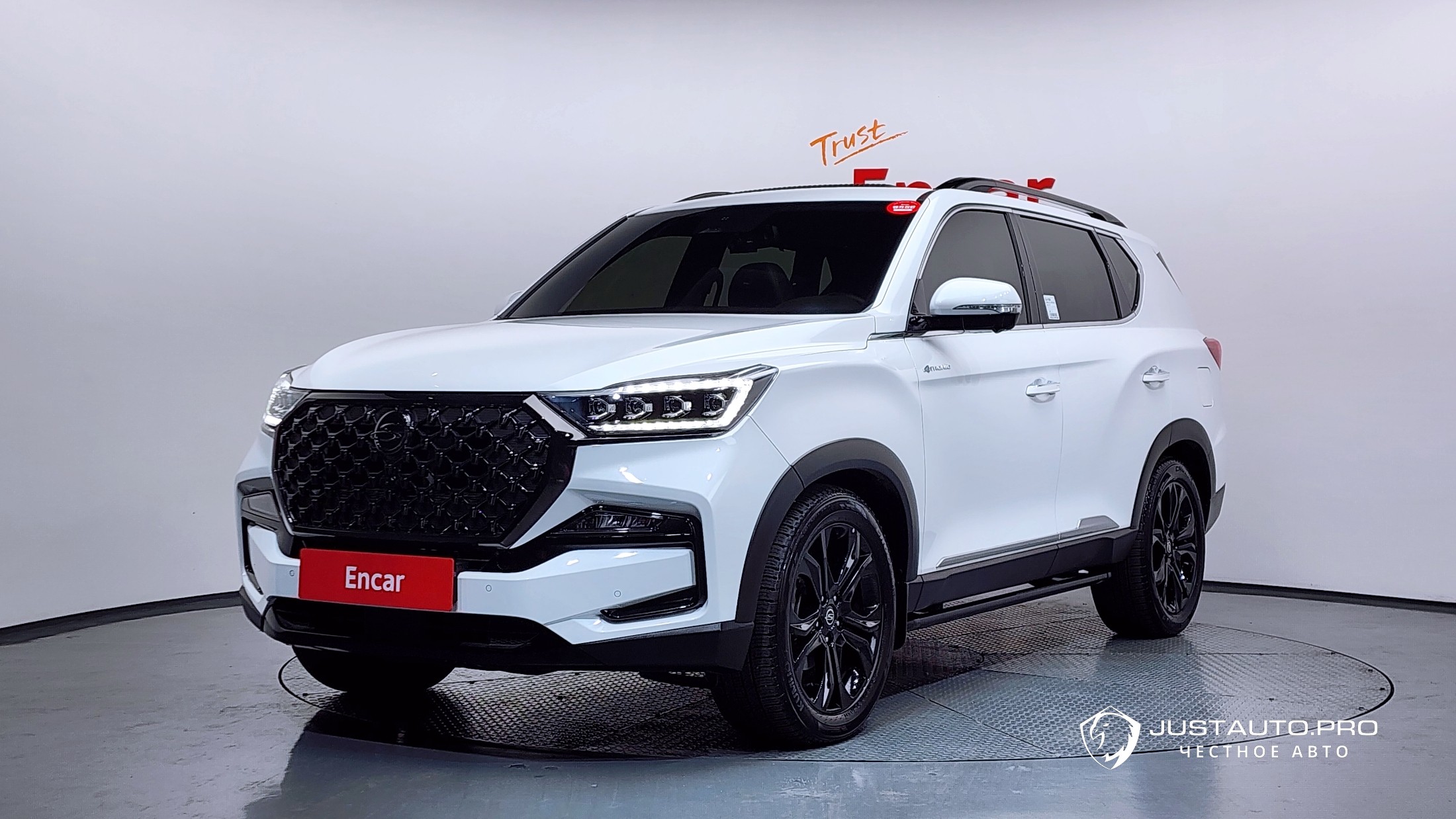 Автомобиль KG_Mobility_Ssangyong Rexton