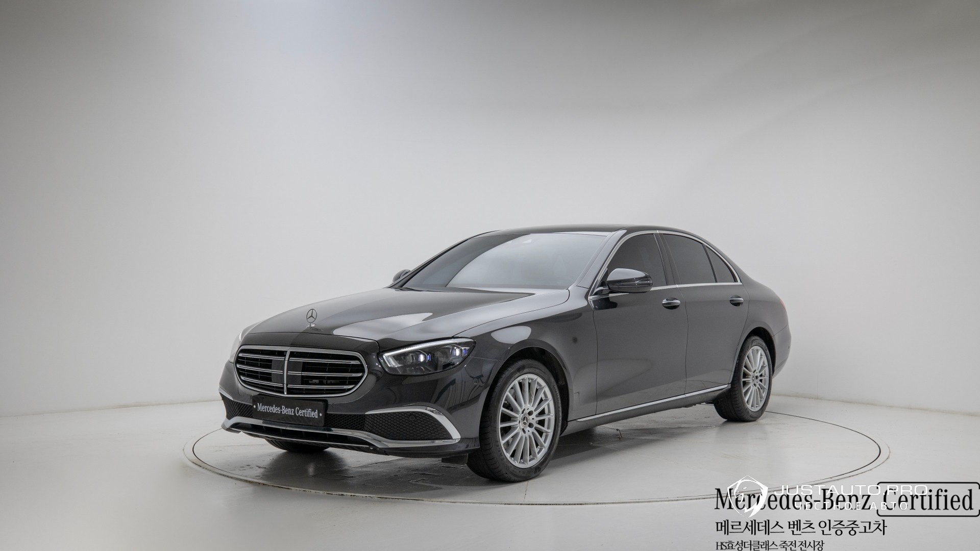 Автомобиль Mercedes-Benz E-Class