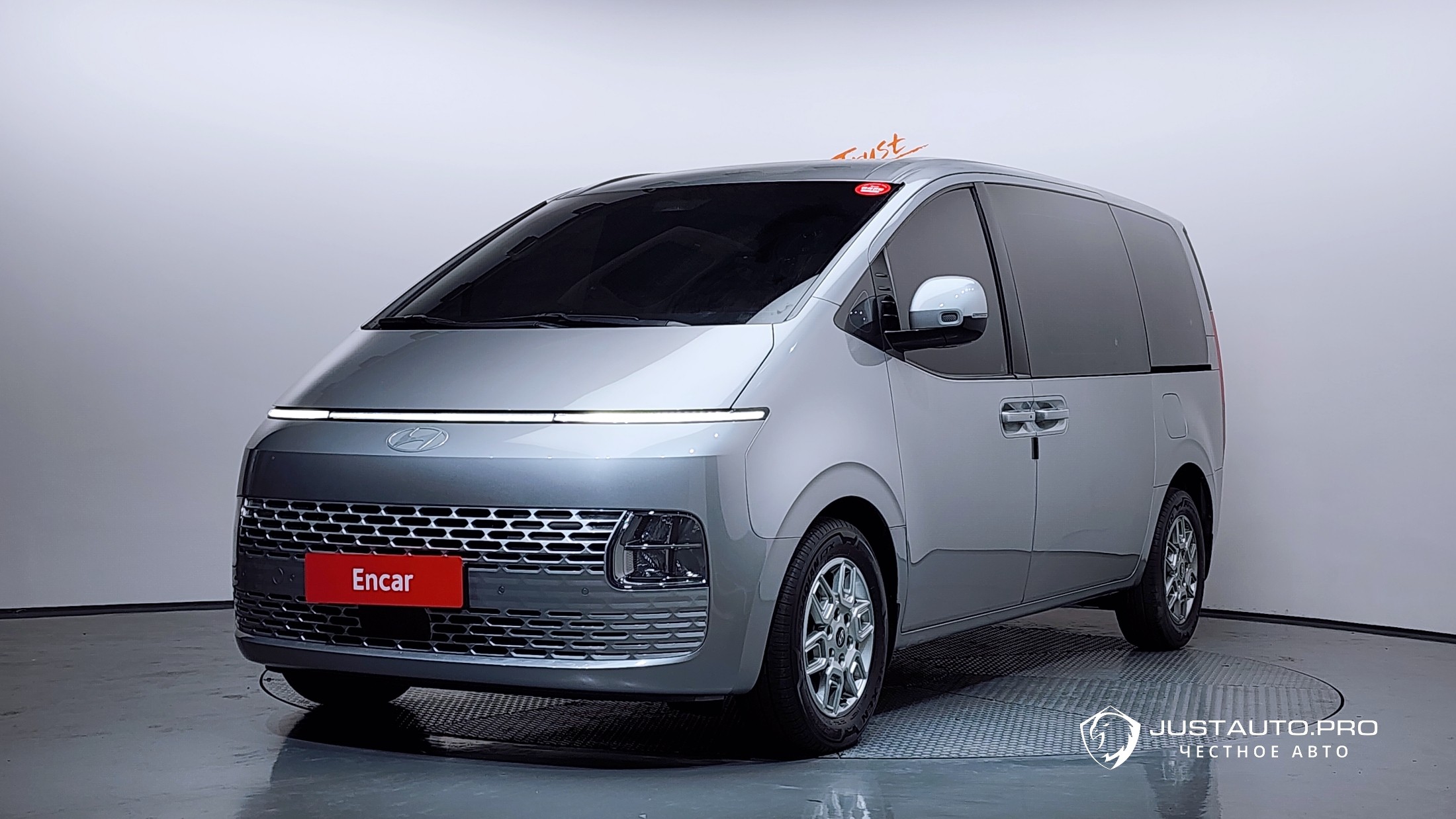Автомобиль Hyundai Staria