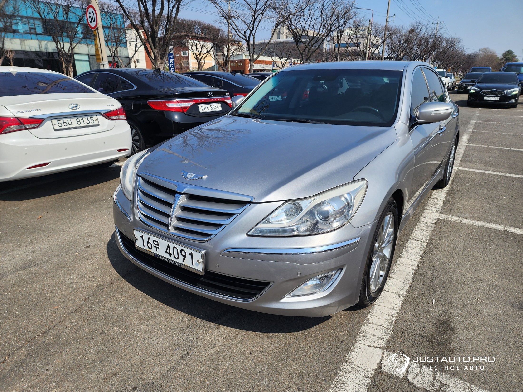 Автомобиль Hyundai Genesis