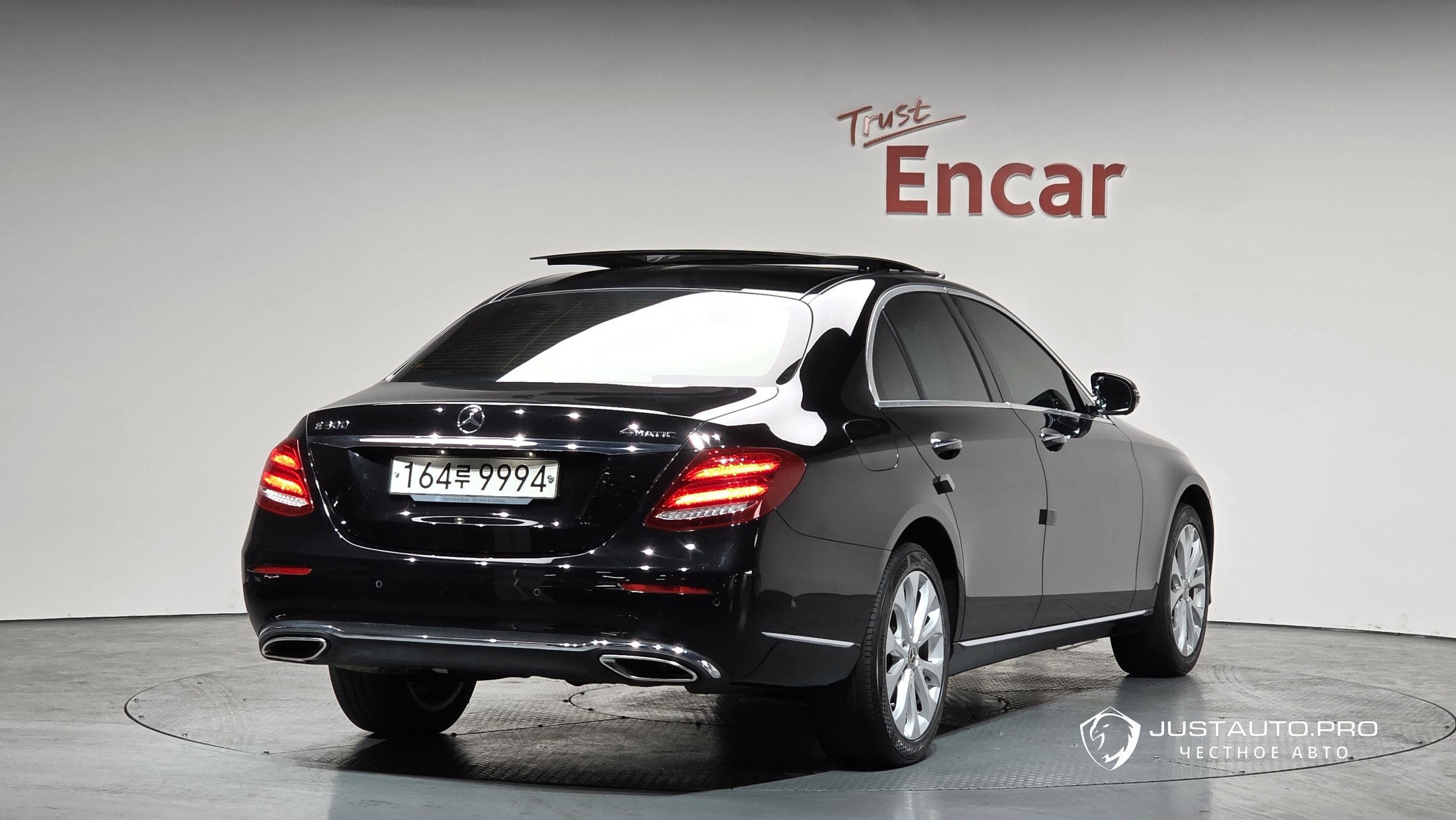 Автомобиль Mercedes-Benz E-Class