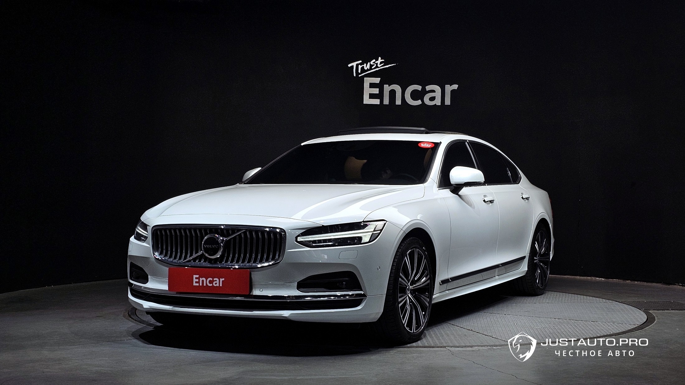 Автомобиль Volvo S90