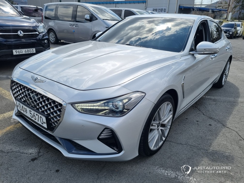 Автомобиль Genesis G70