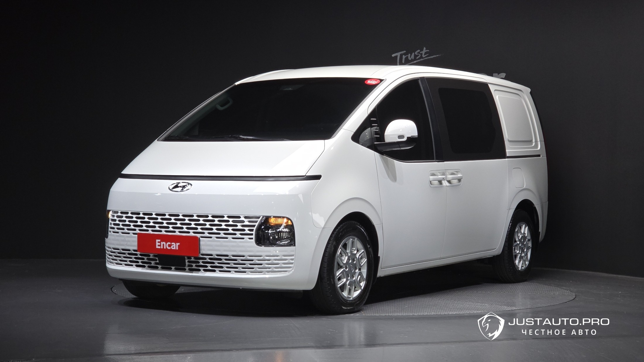 Автомобиль Hyundai Staria