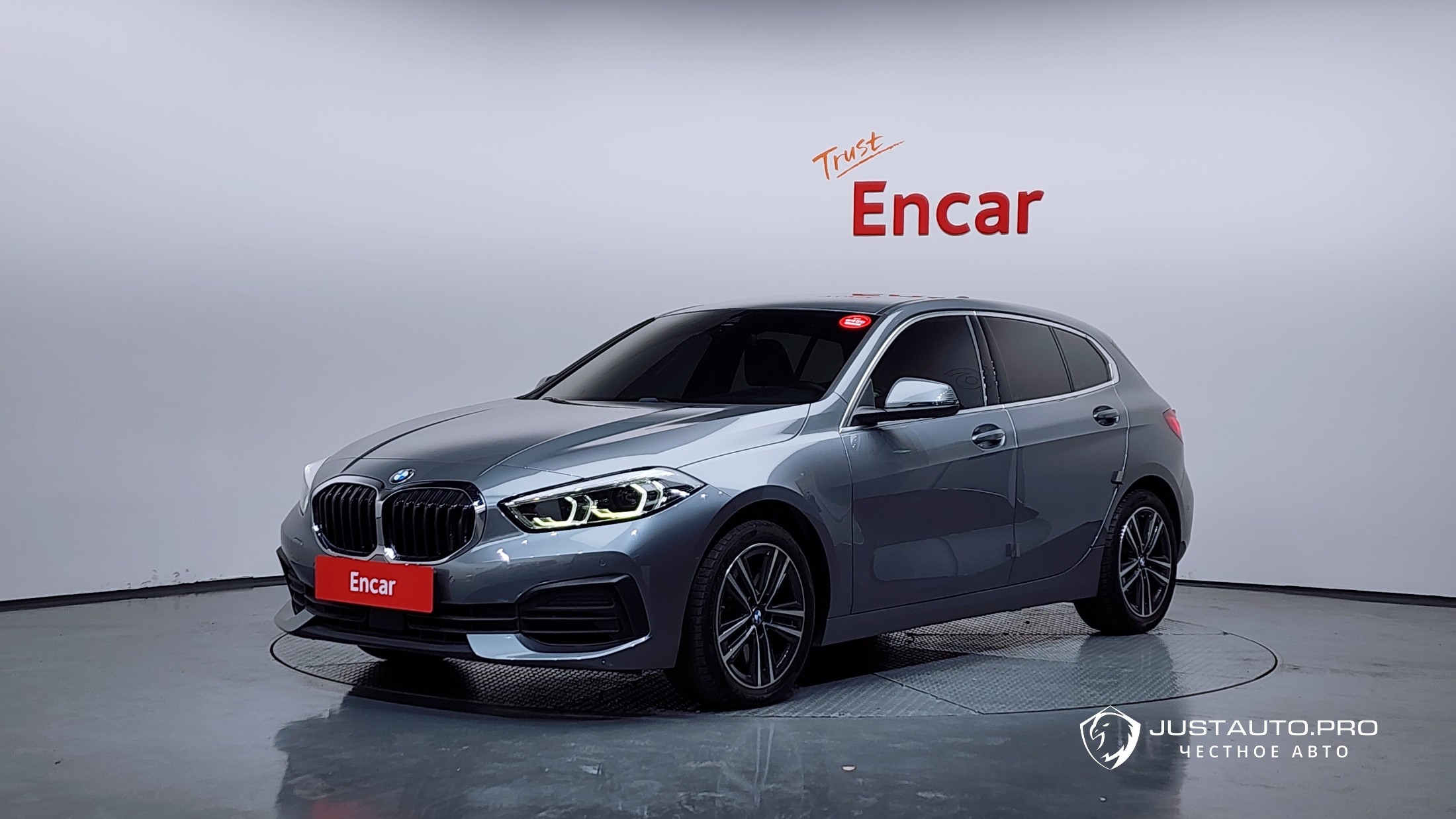 Автомобиль BMW 1-Series