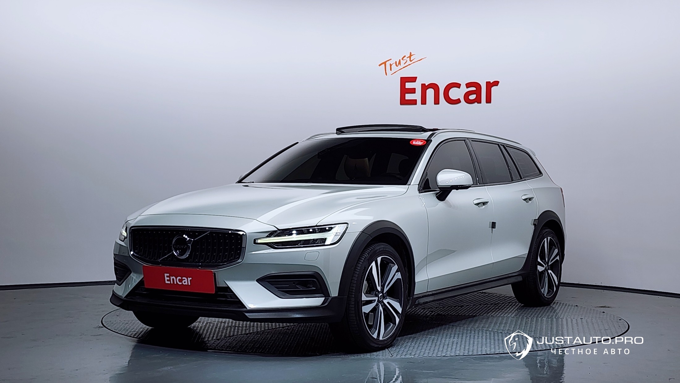 Автомобиль Volvo V60