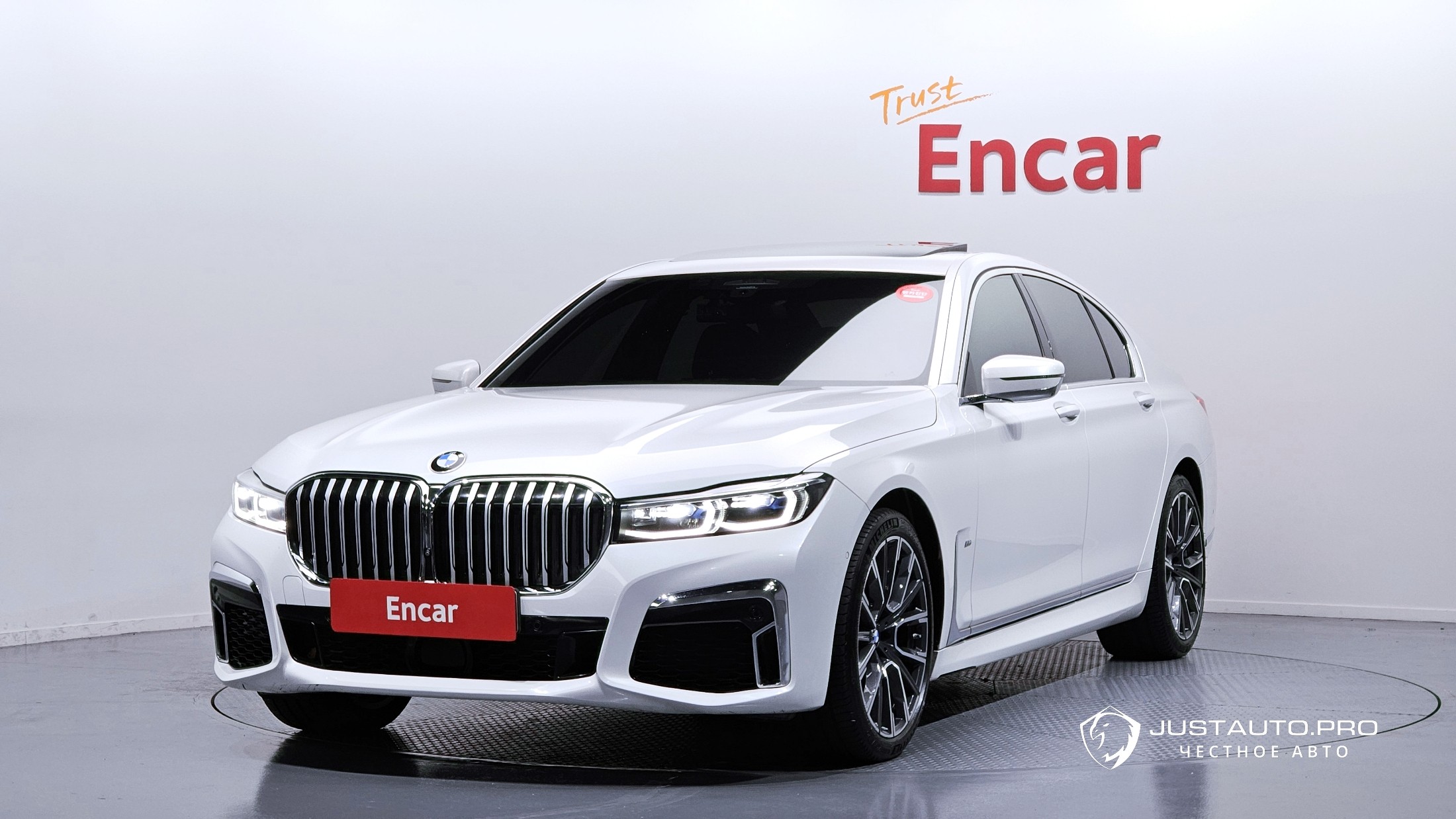 Автомобиль BMW 7-Series