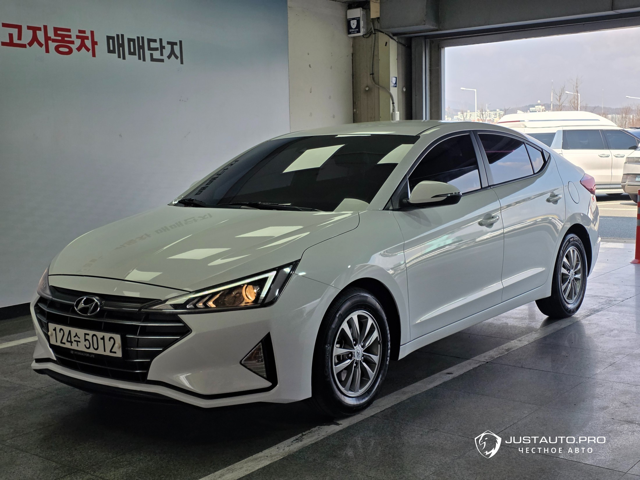 Автомобиль Hyundai AVANTE
