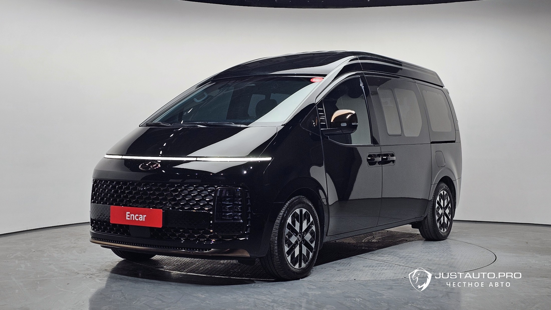 Автомобиль Hyundai Staria