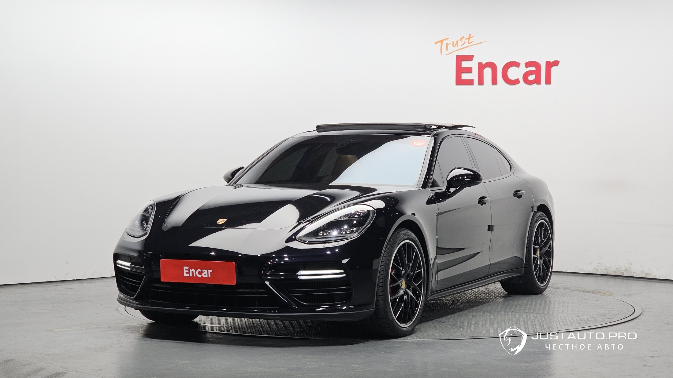 Автомобиль Porsche Panamera