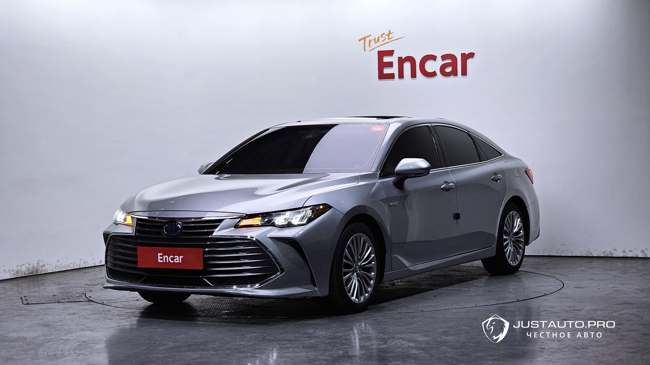Автомобиль Toyota Avalon