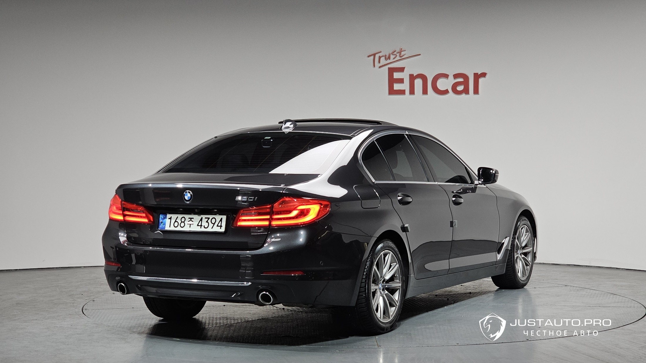 Автомобиль BMW 5-Series