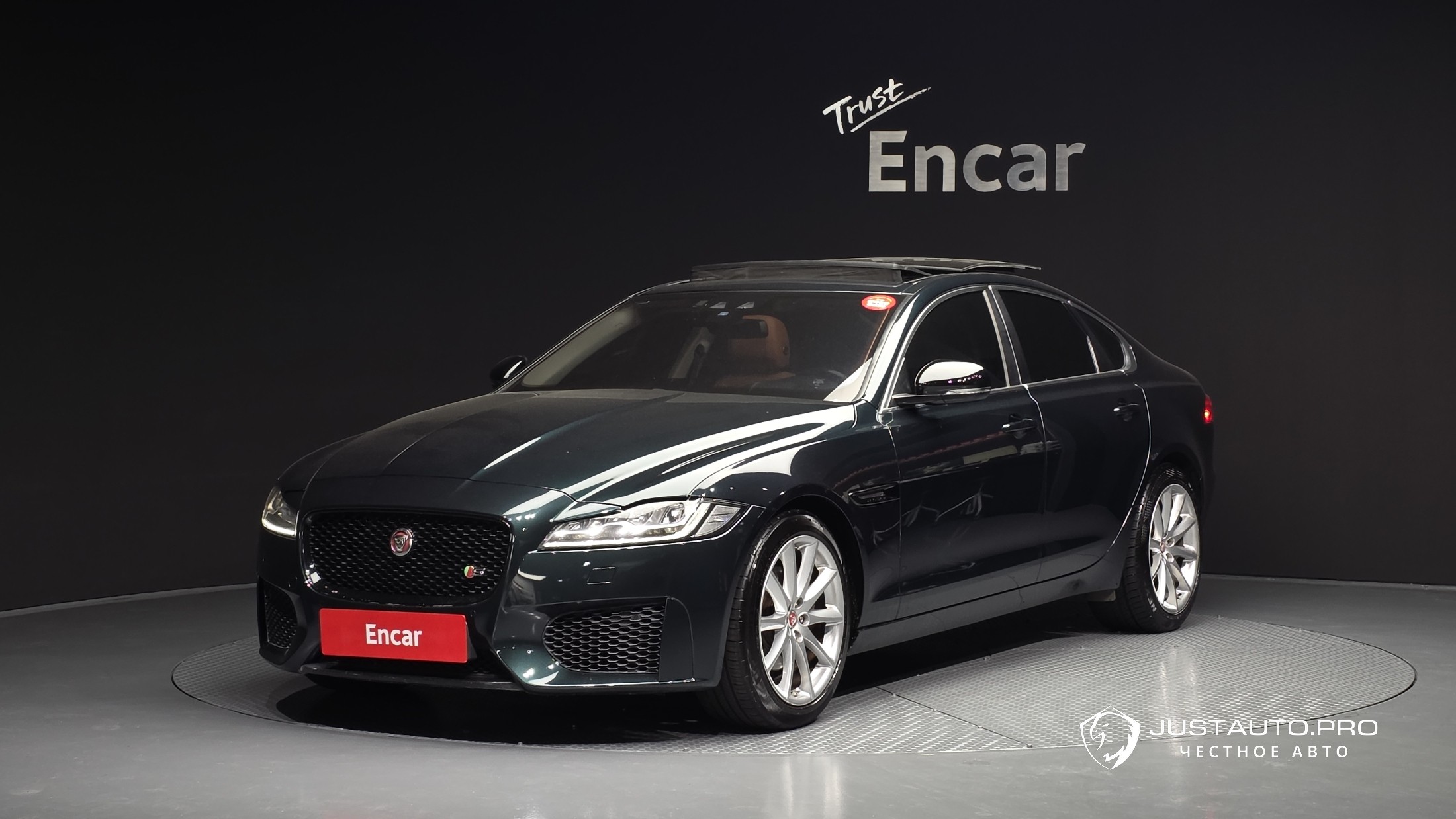 Автомобиль Jaguar XF