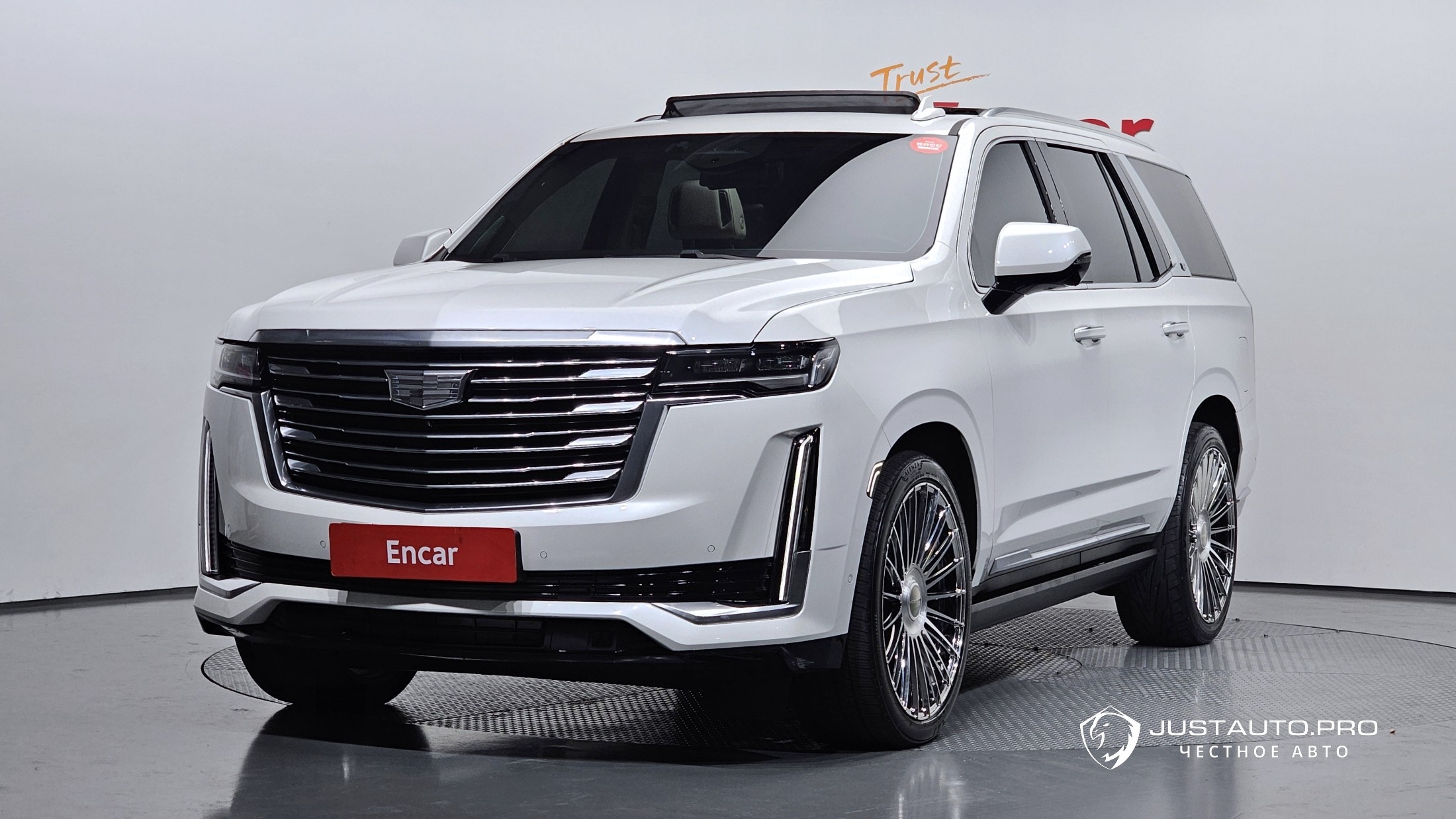 Автомобиль Cadillac Escalade