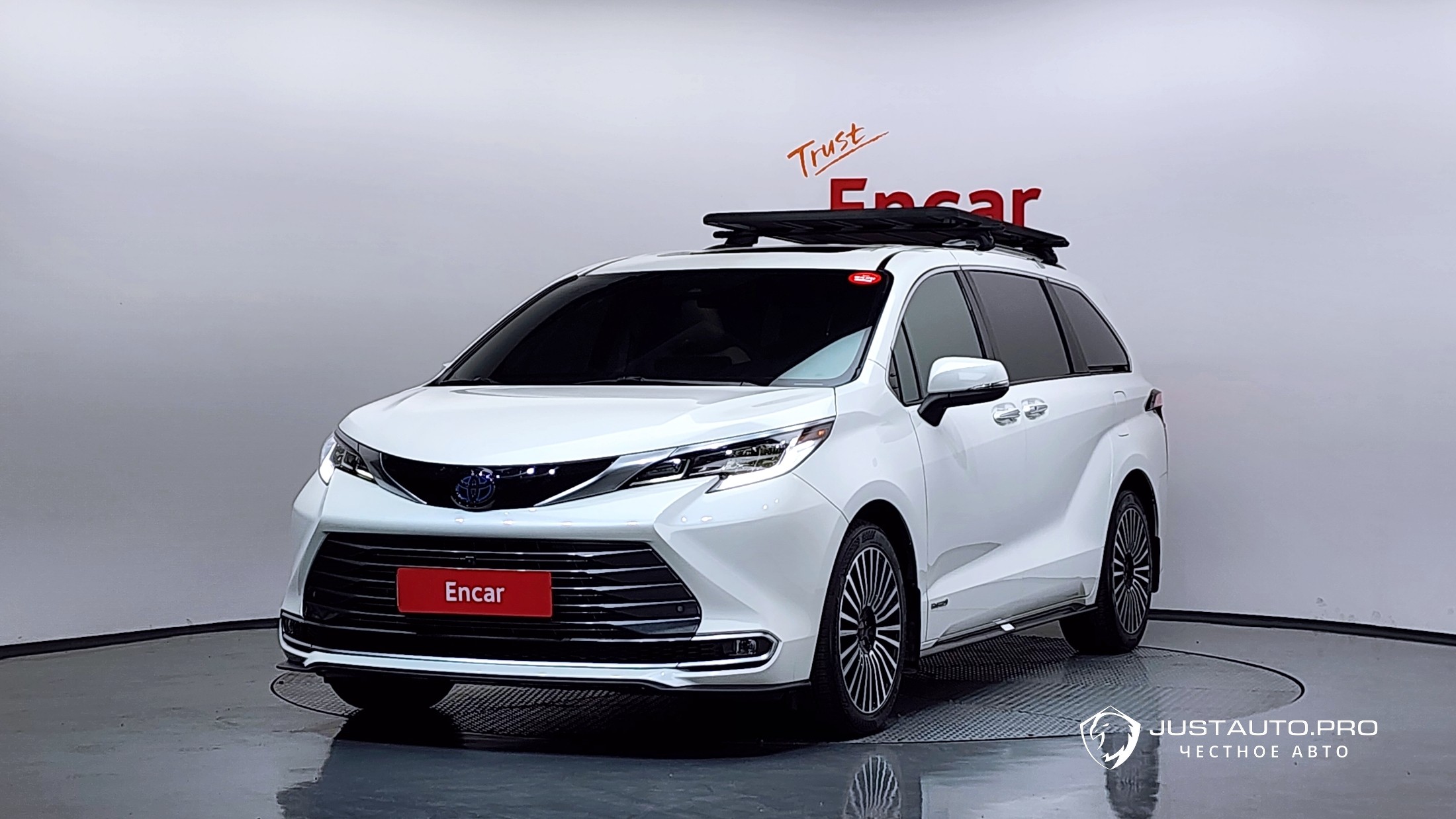 Автомобиль Toyota Sienna