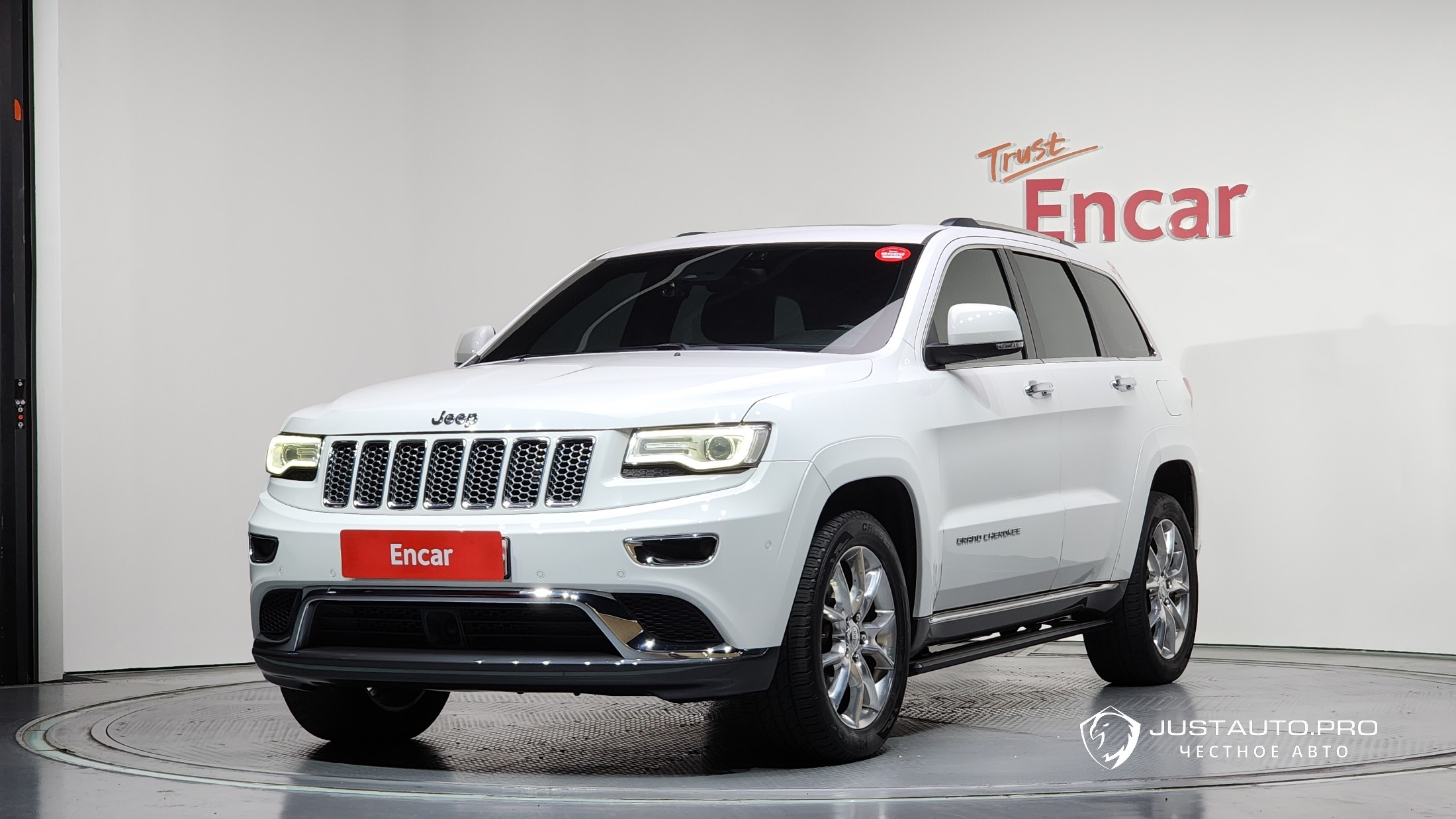 Автомобиль Jeep Cherokee