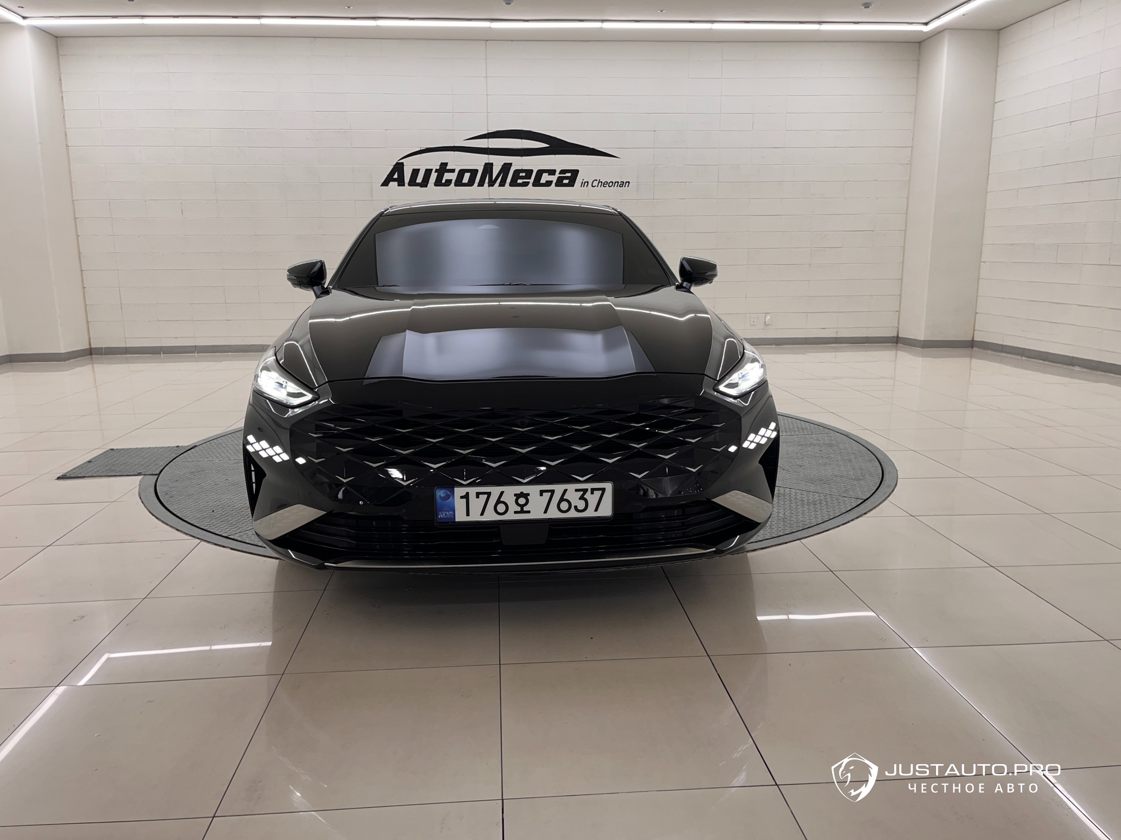 Автомобиль Kia K8