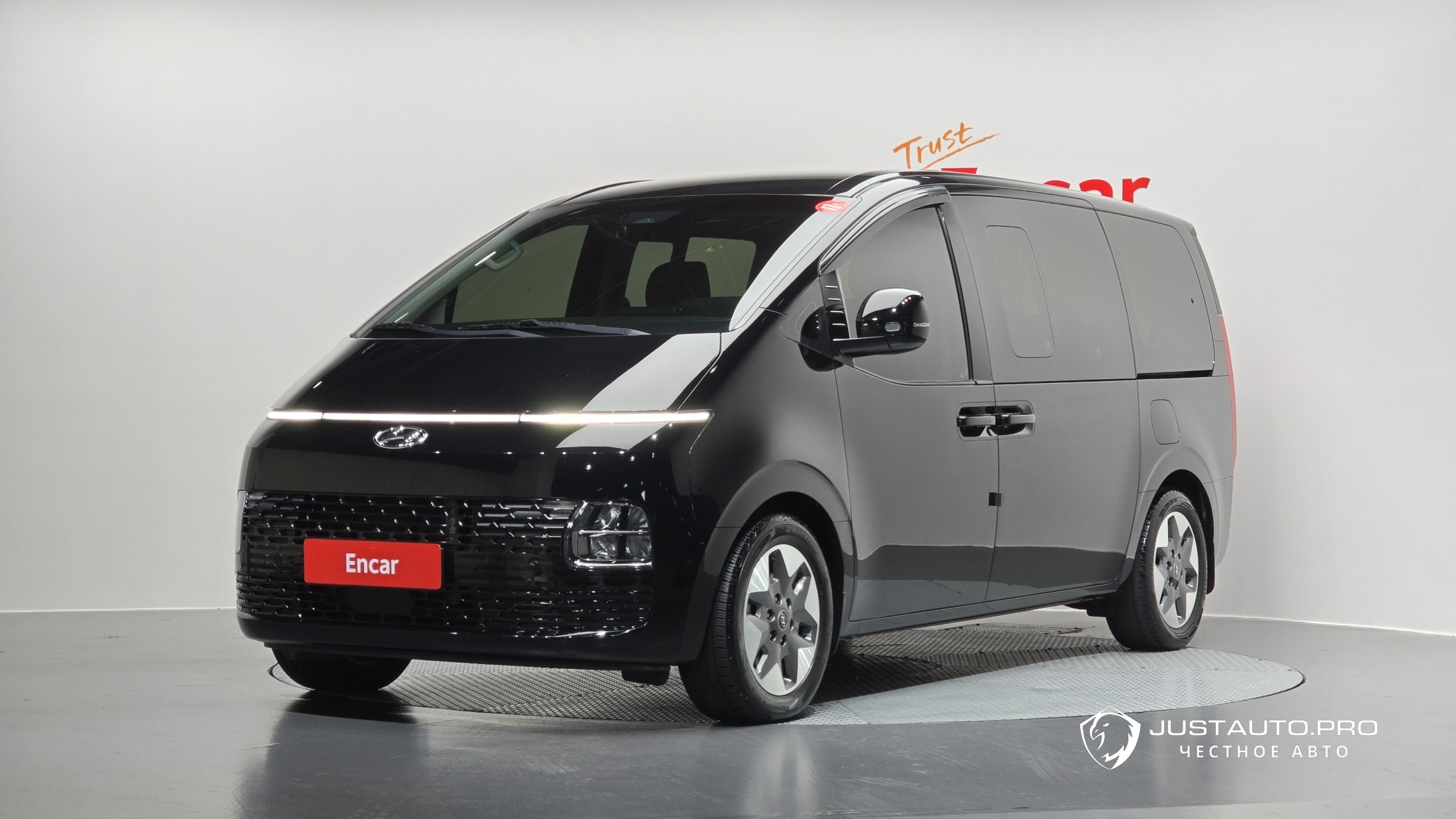 Автомобиль Hyundai Staria