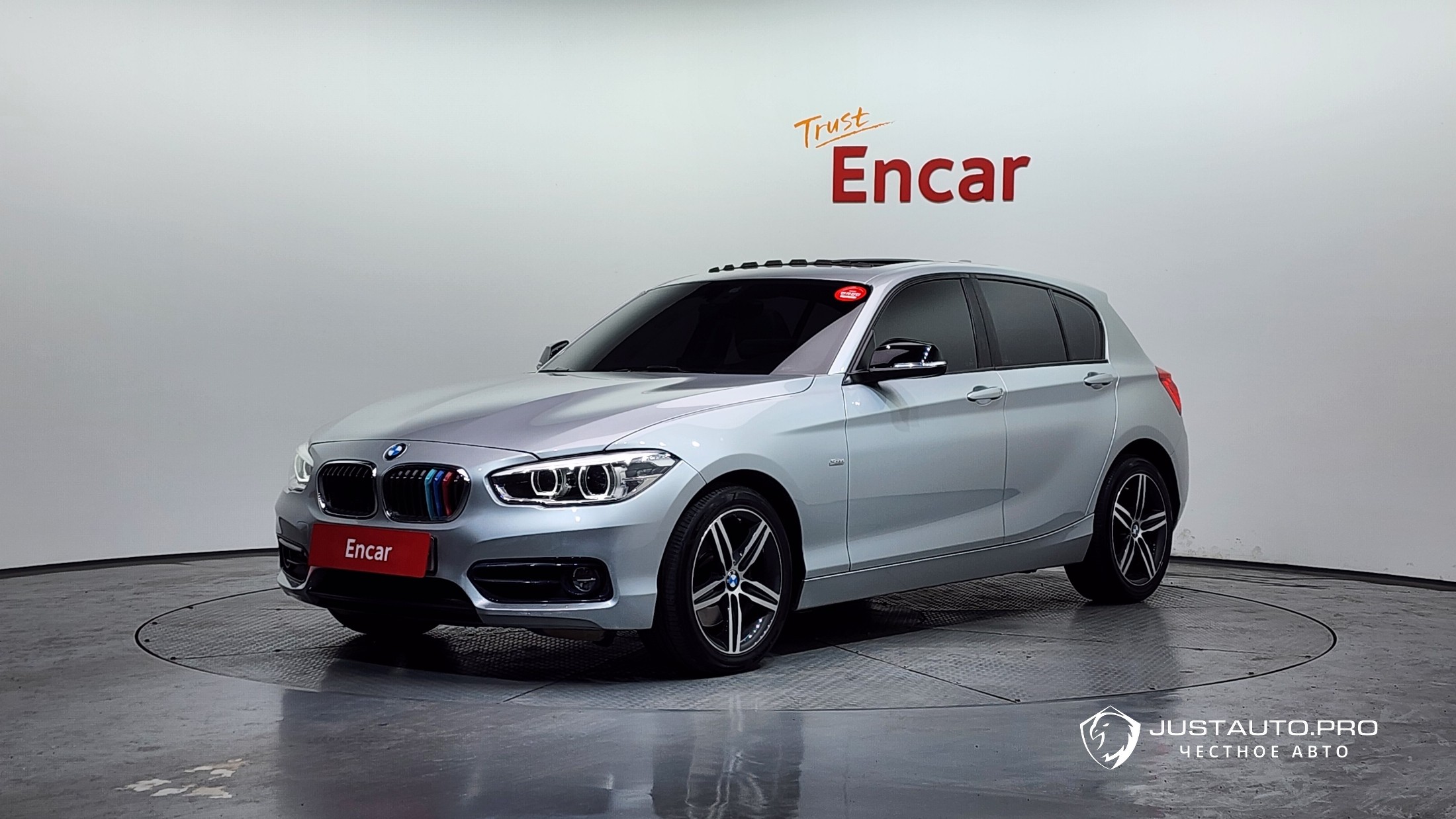 Автомобиль BMW 1-Series