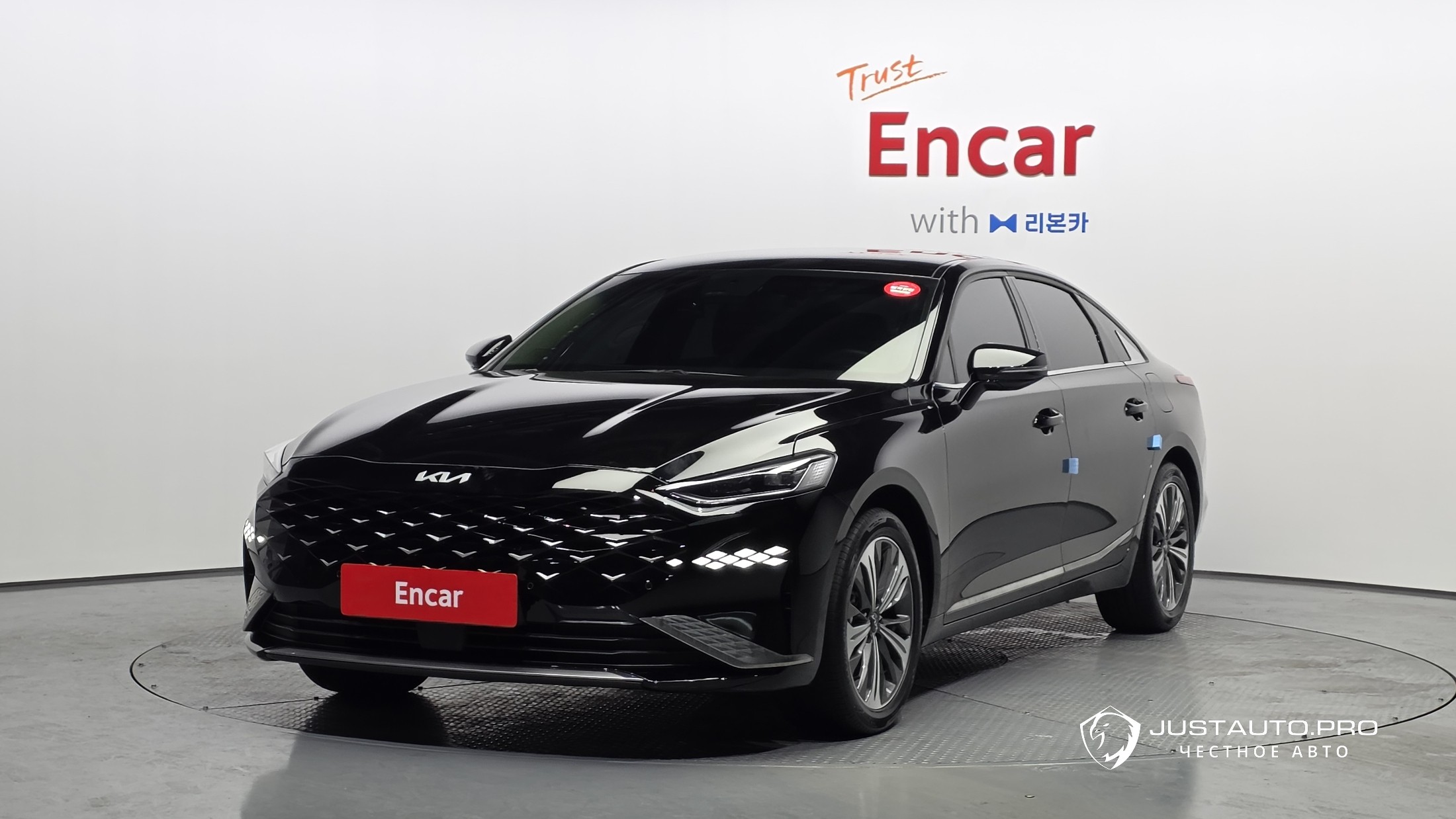 Автомобиль Kia K8