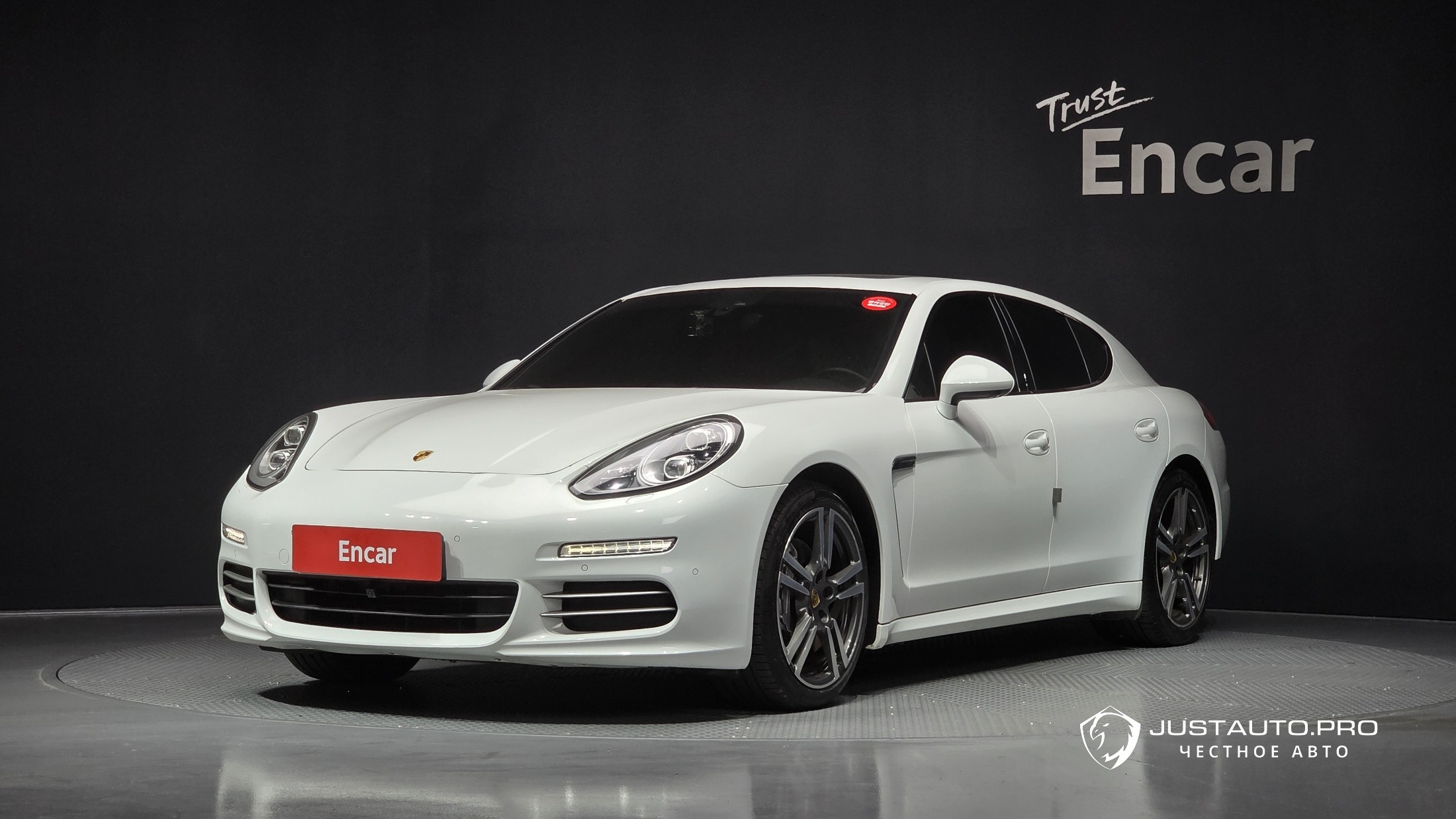 Автомобиль Porsche Panamera