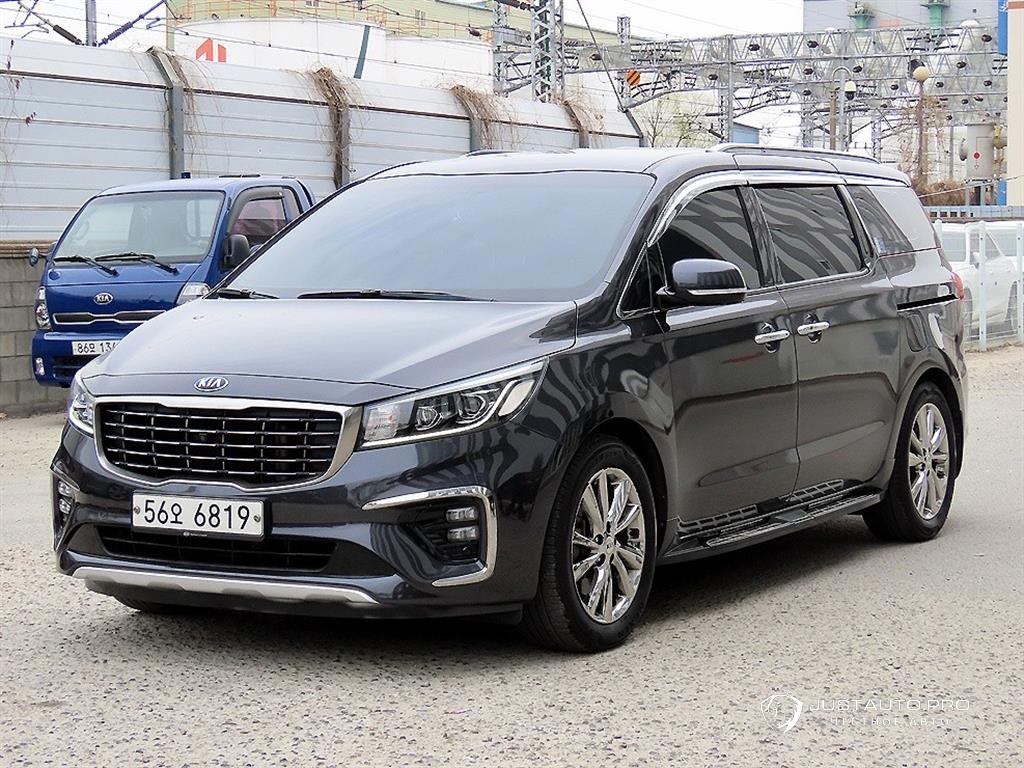 Автомобиль Kia Canival