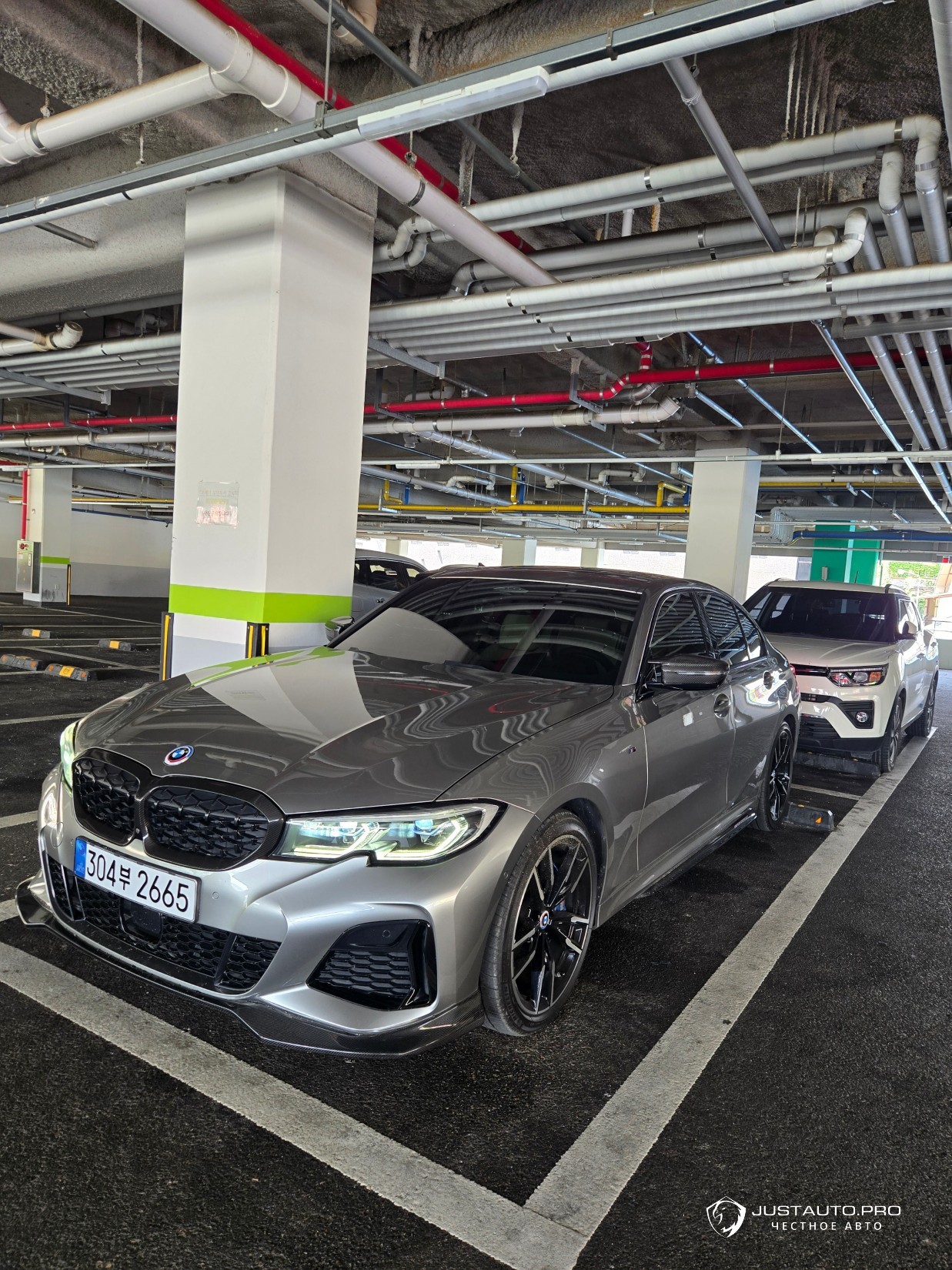 Автомобиль BMW 3-Series