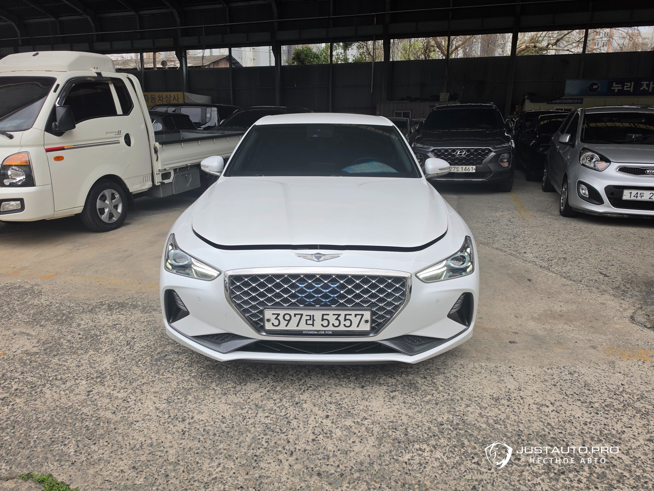 Автомобиль Genesis G70
