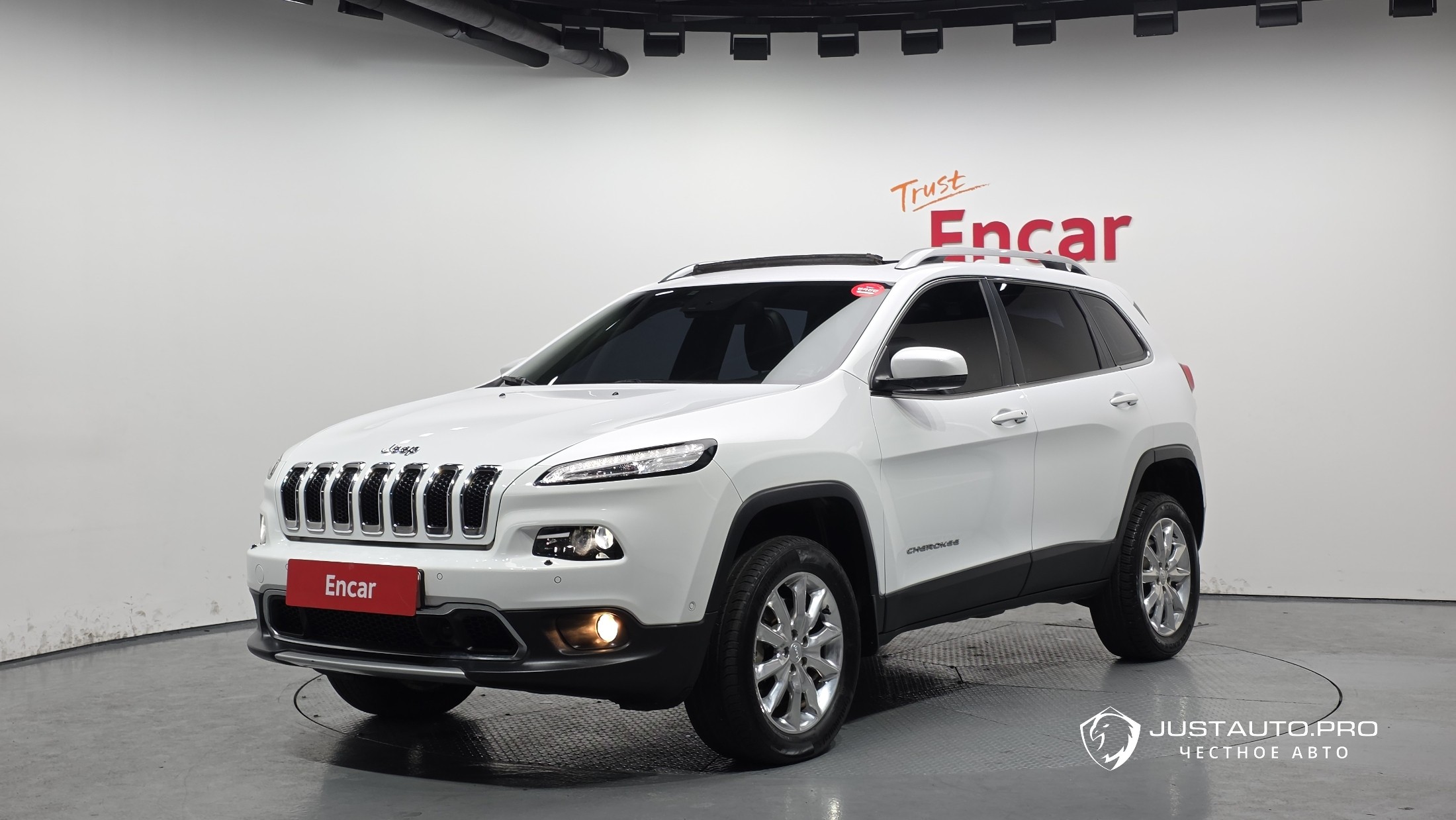 Автомобиль Jeep Cherokee