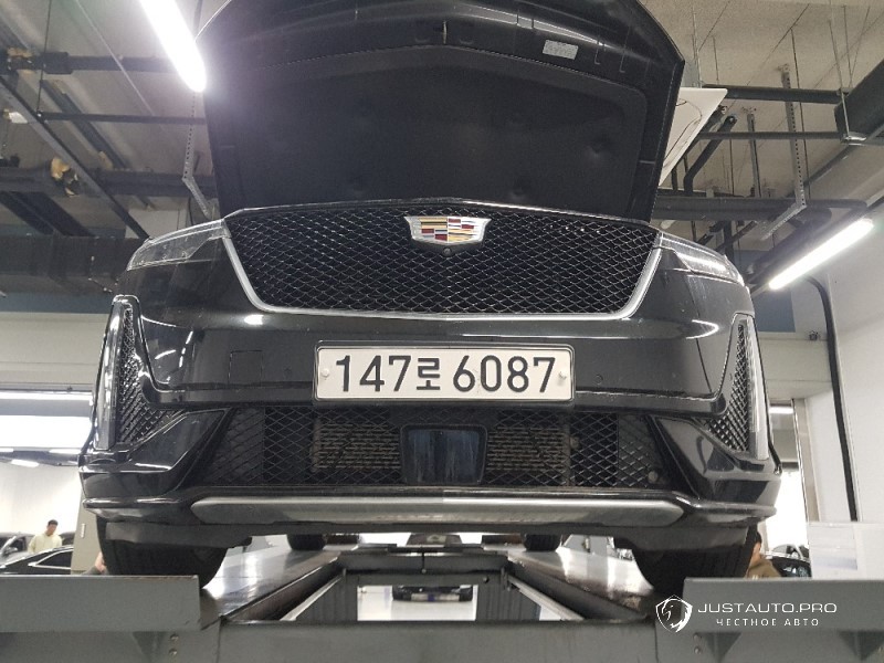 Автомобиль Cadillac XT6