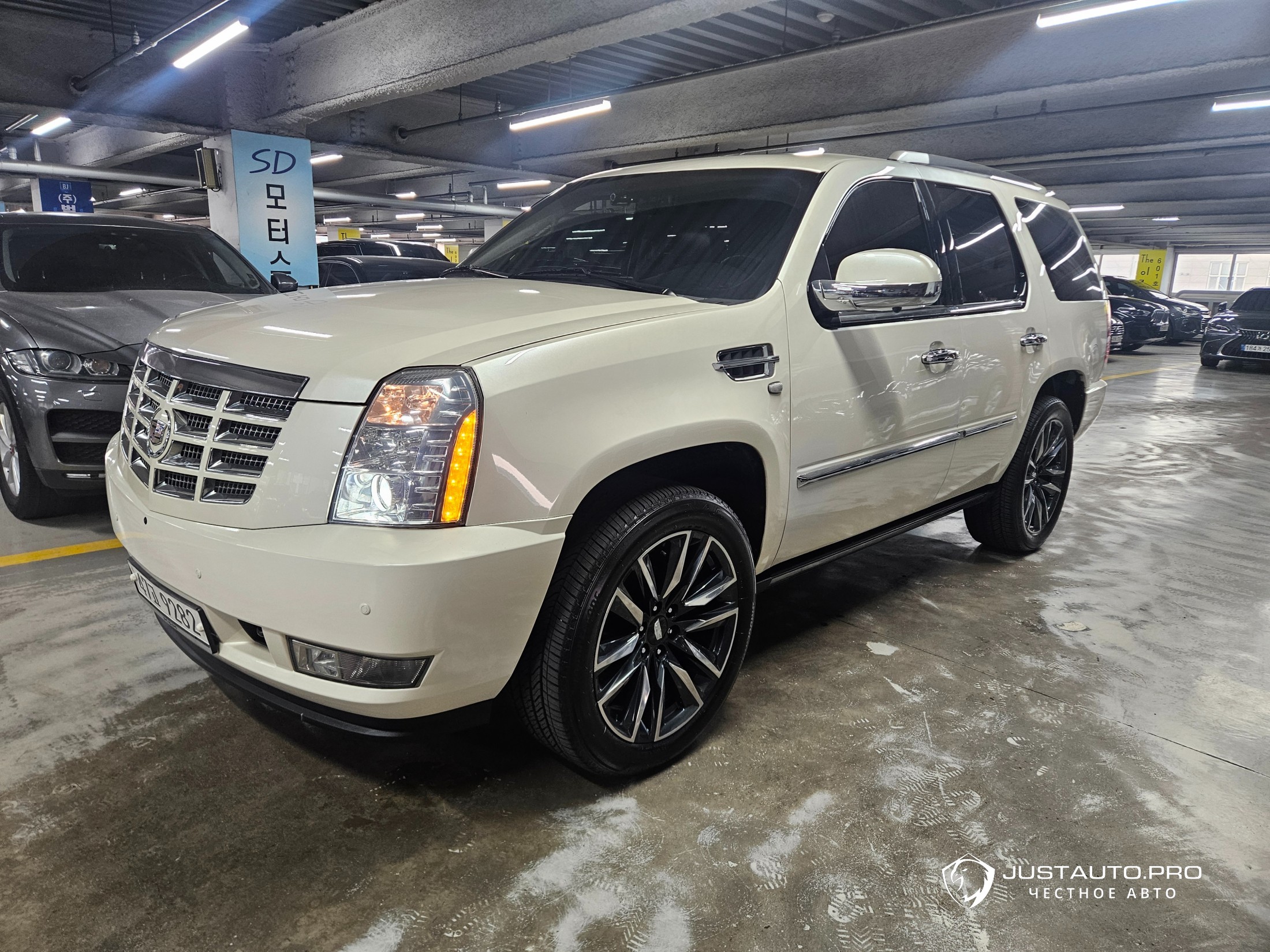 Автомобиль Cadillac Escalade