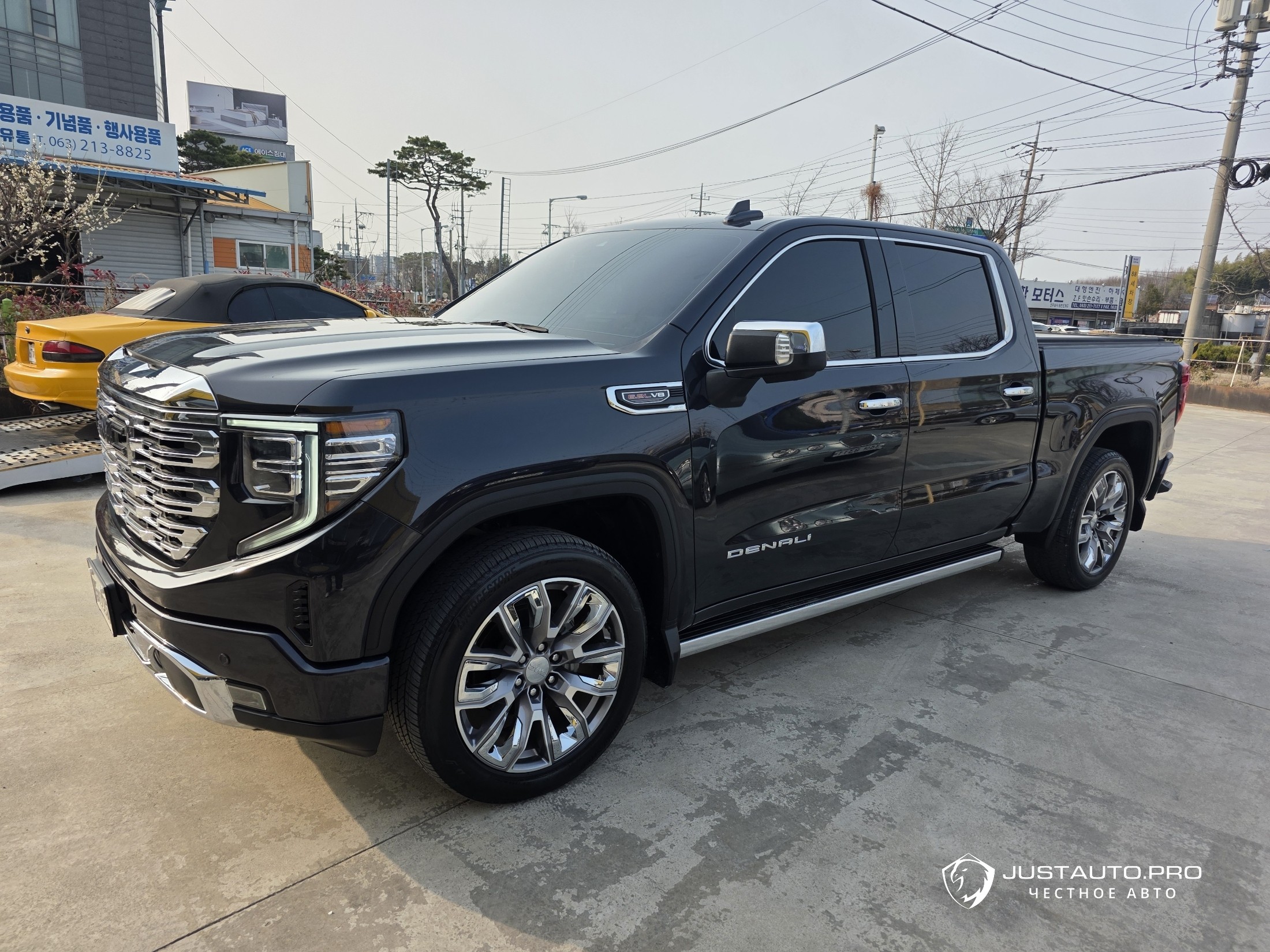 Автомобиль GMC Sierra