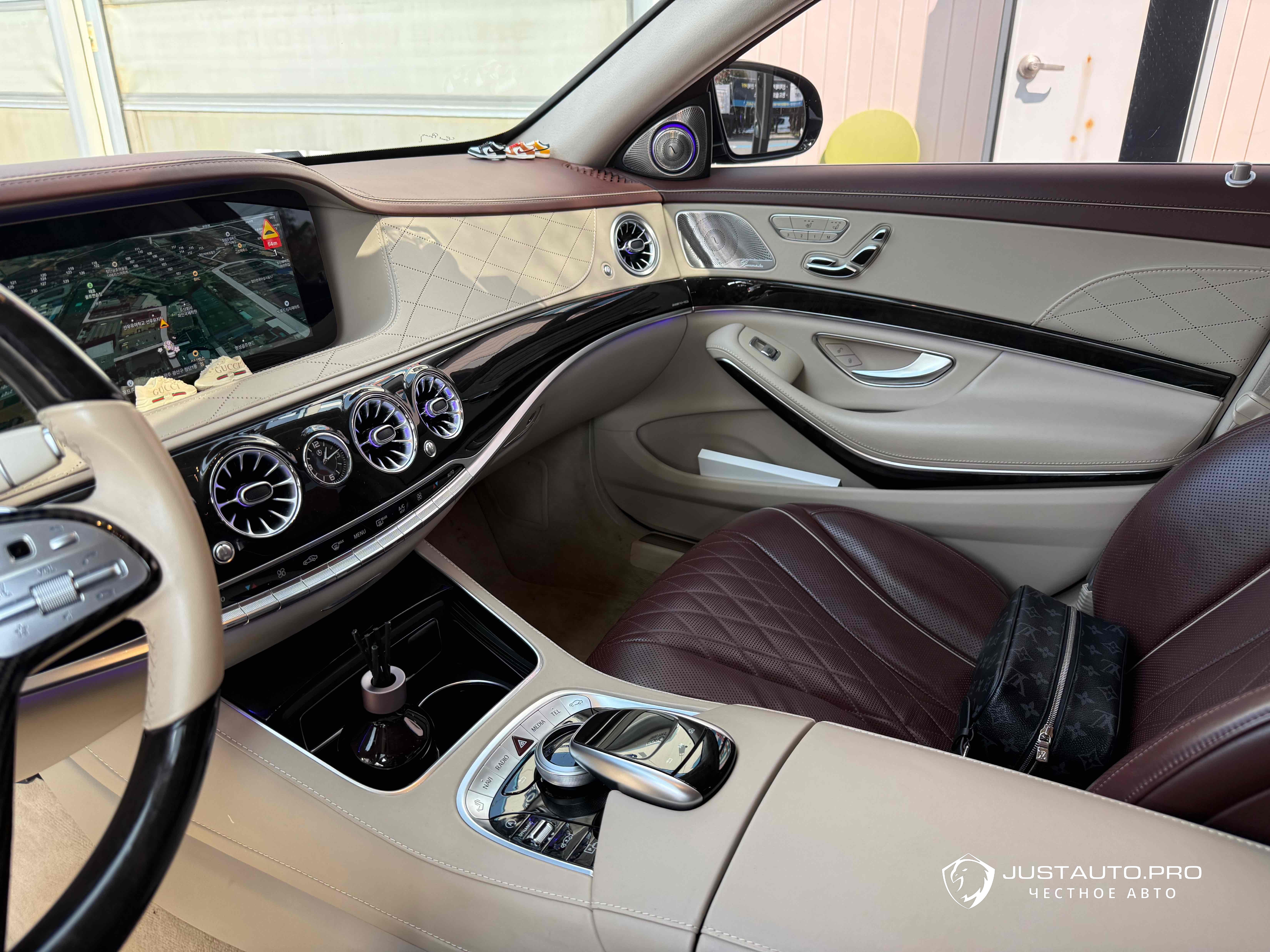 Автомобиль Mercedes-Benz S-Class