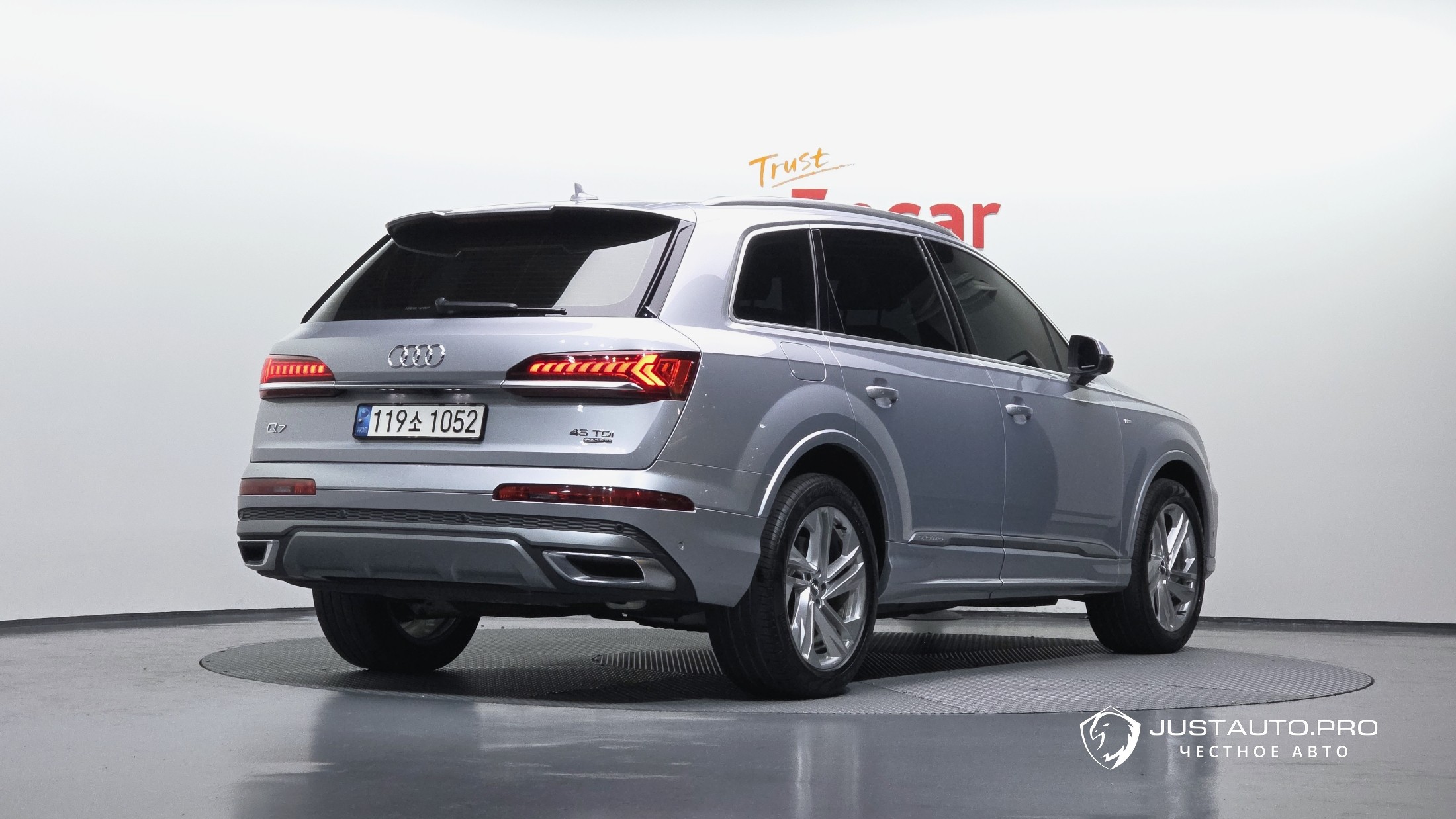 Автомобиль Audi Q7