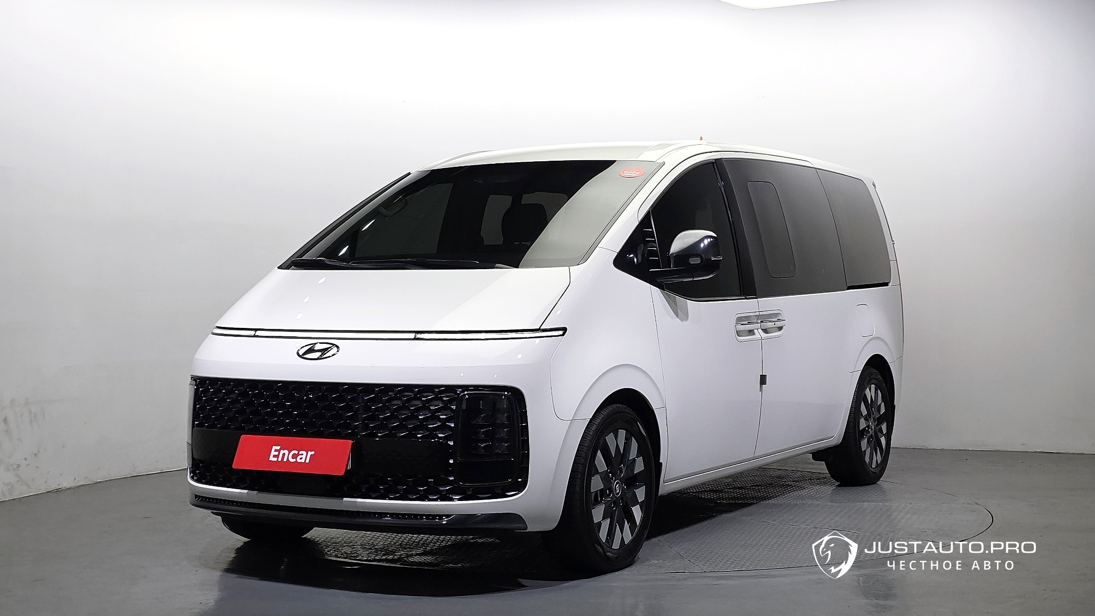 Автомобиль Hyundai Staria