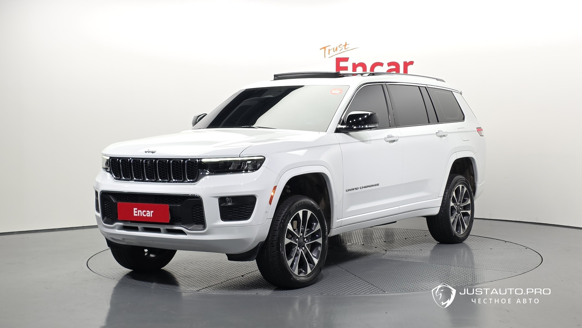Автомобиль Jeep Cherokee