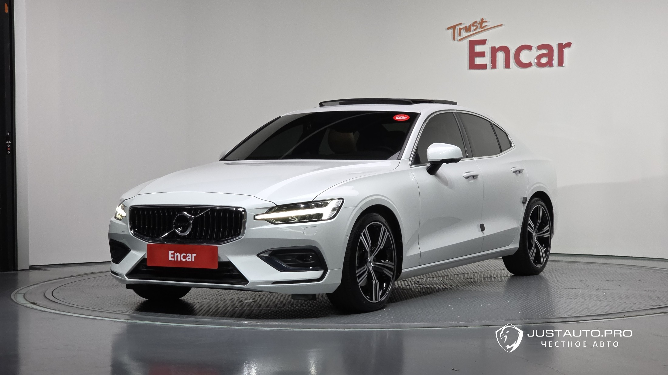 Автомобиль Volvo S60