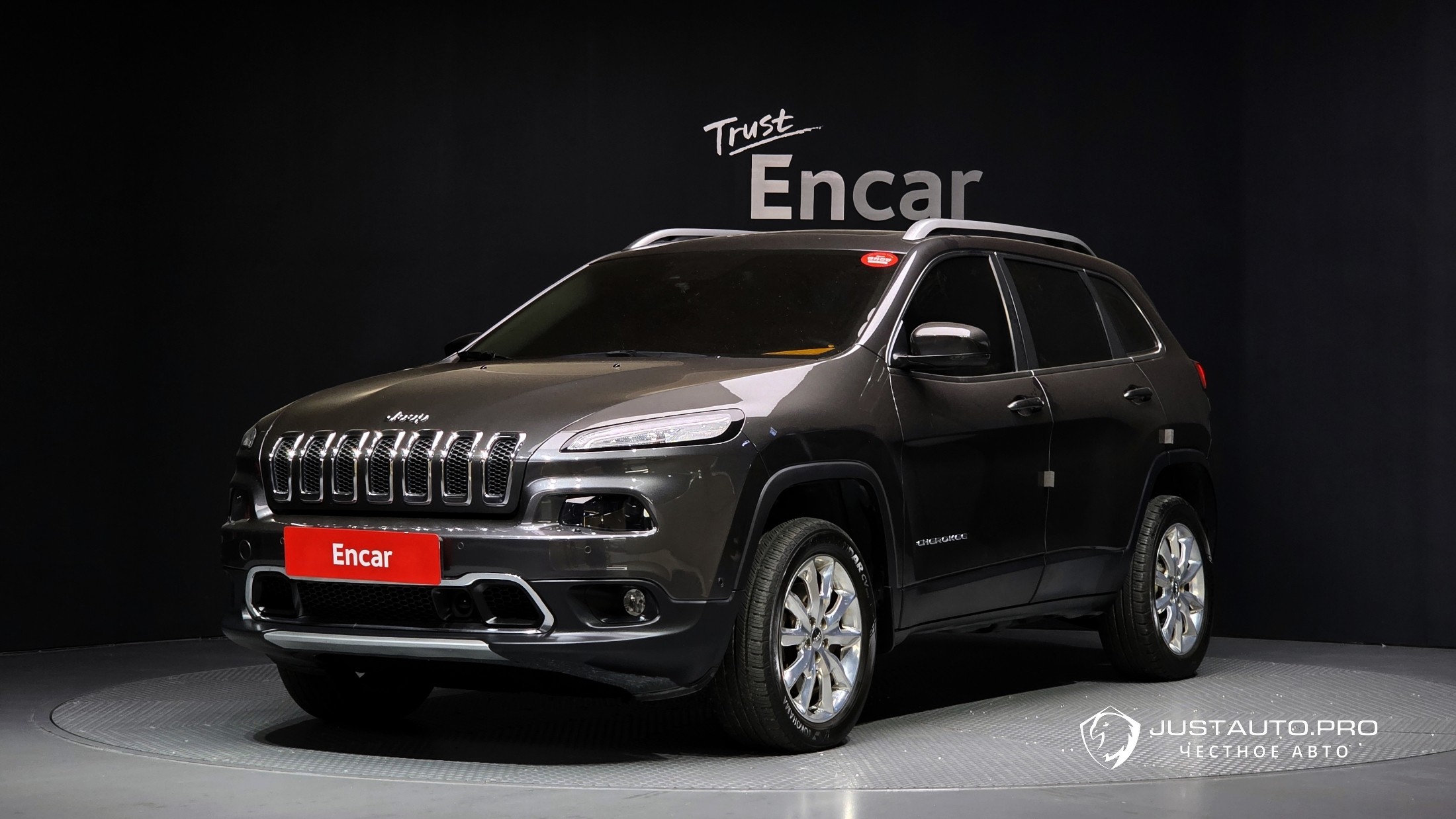 Автомобиль Jeep Cherokee