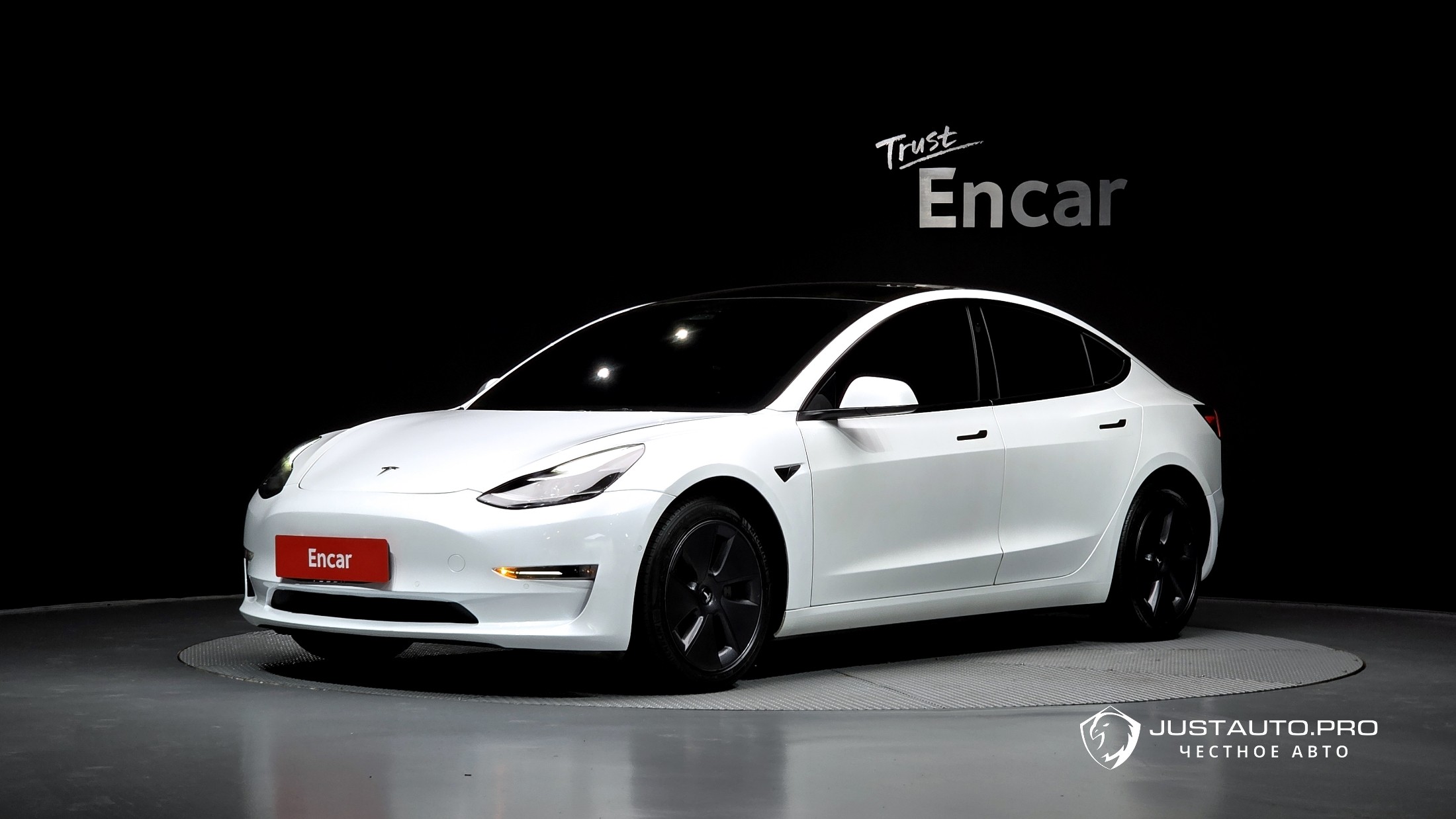 Автомобиль Tesla Model 3