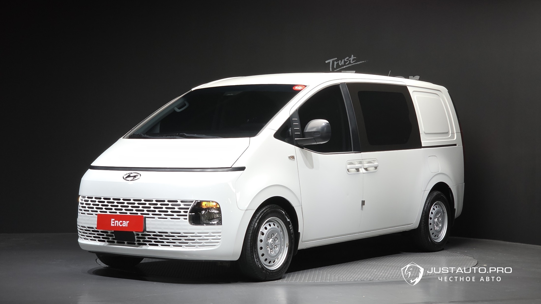 Автомобиль Hyundai Staria