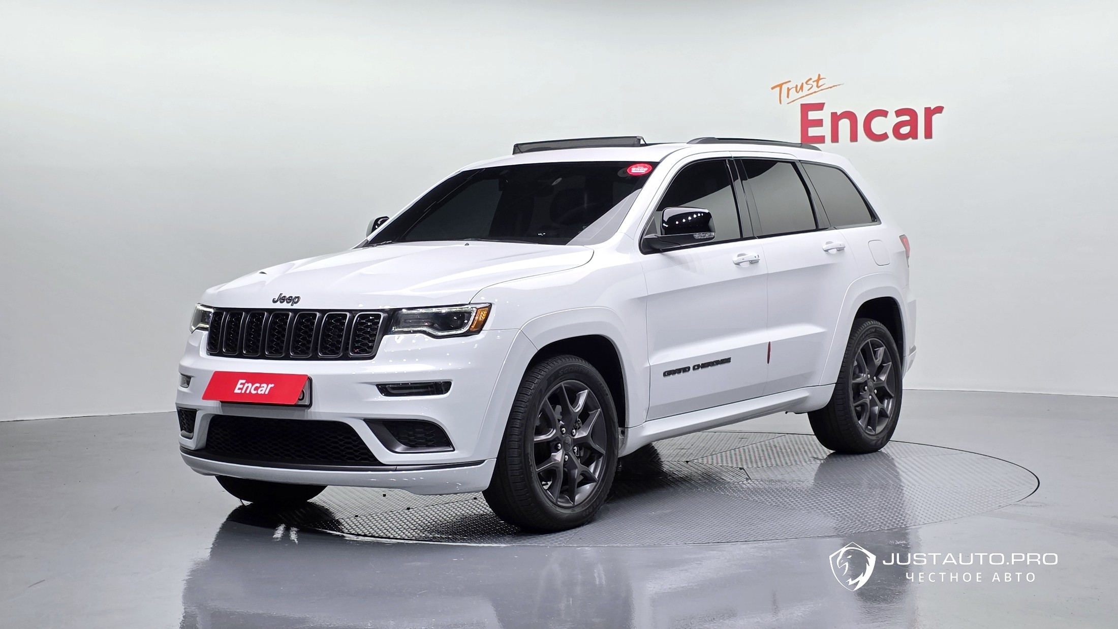 Автомобиль Jeep Cherokee