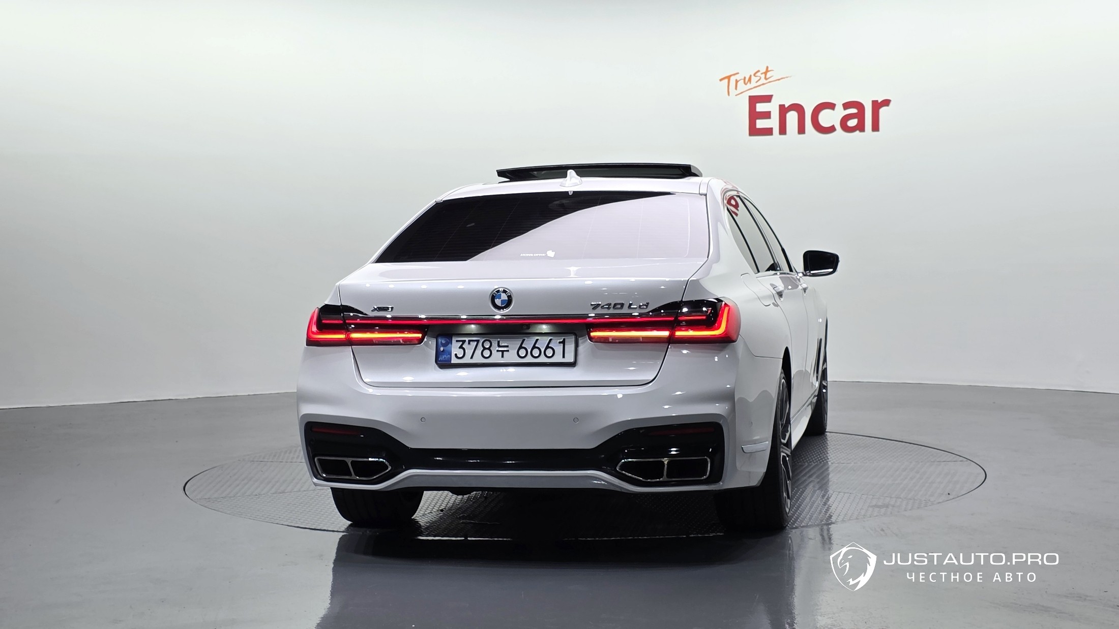 Автомобиль BMW 7-Series