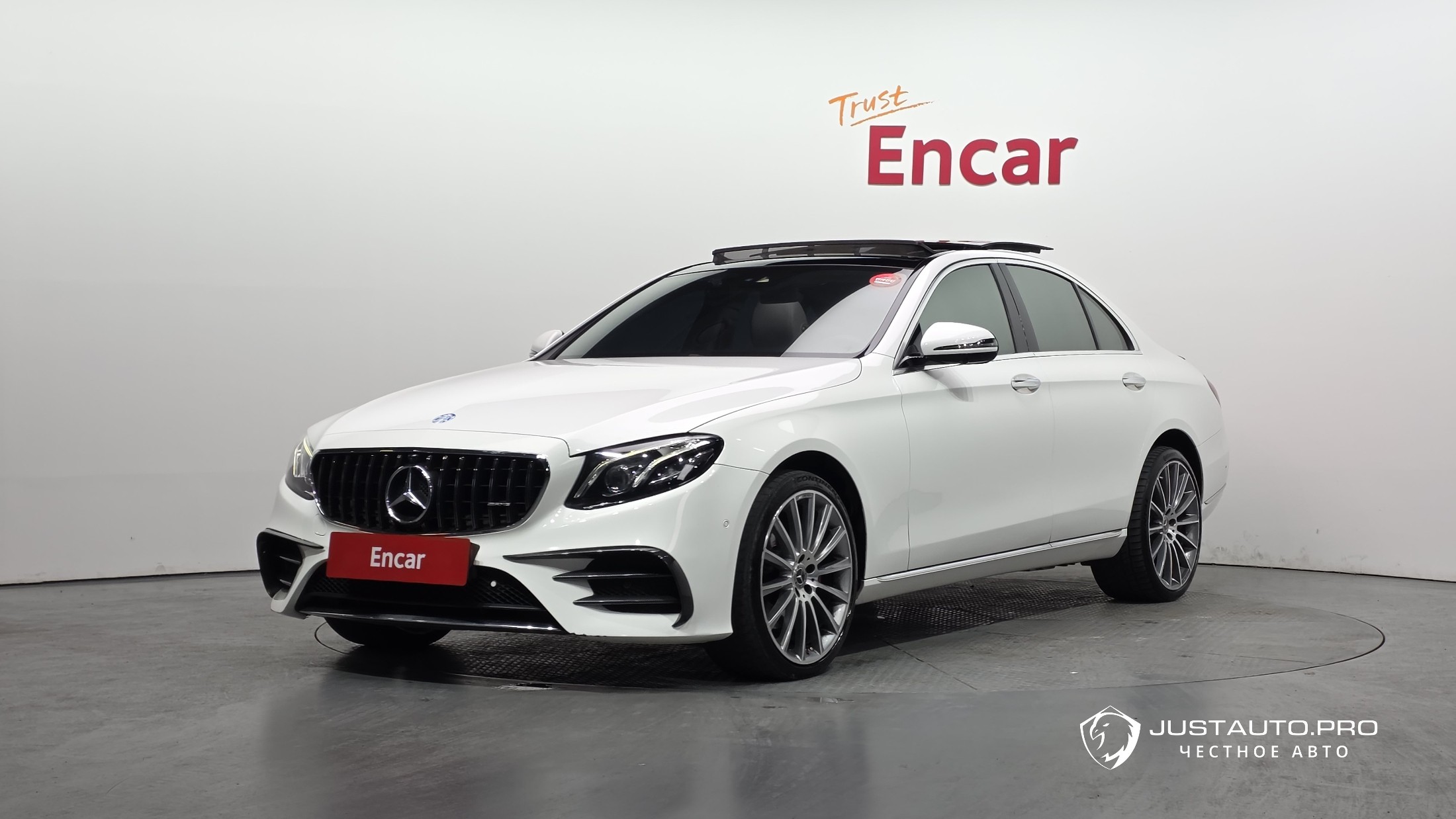 Автомобиль Mercedes-Benz E-Class
