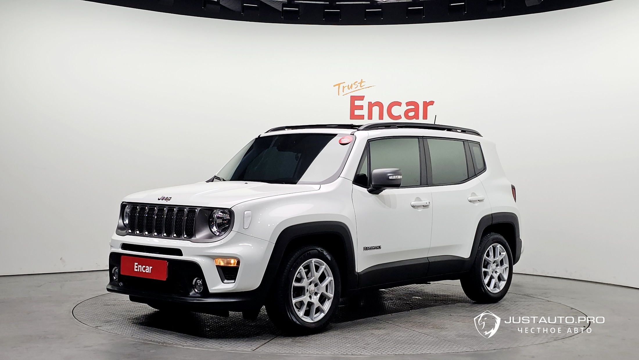 Автомобиль Jeep Renegade