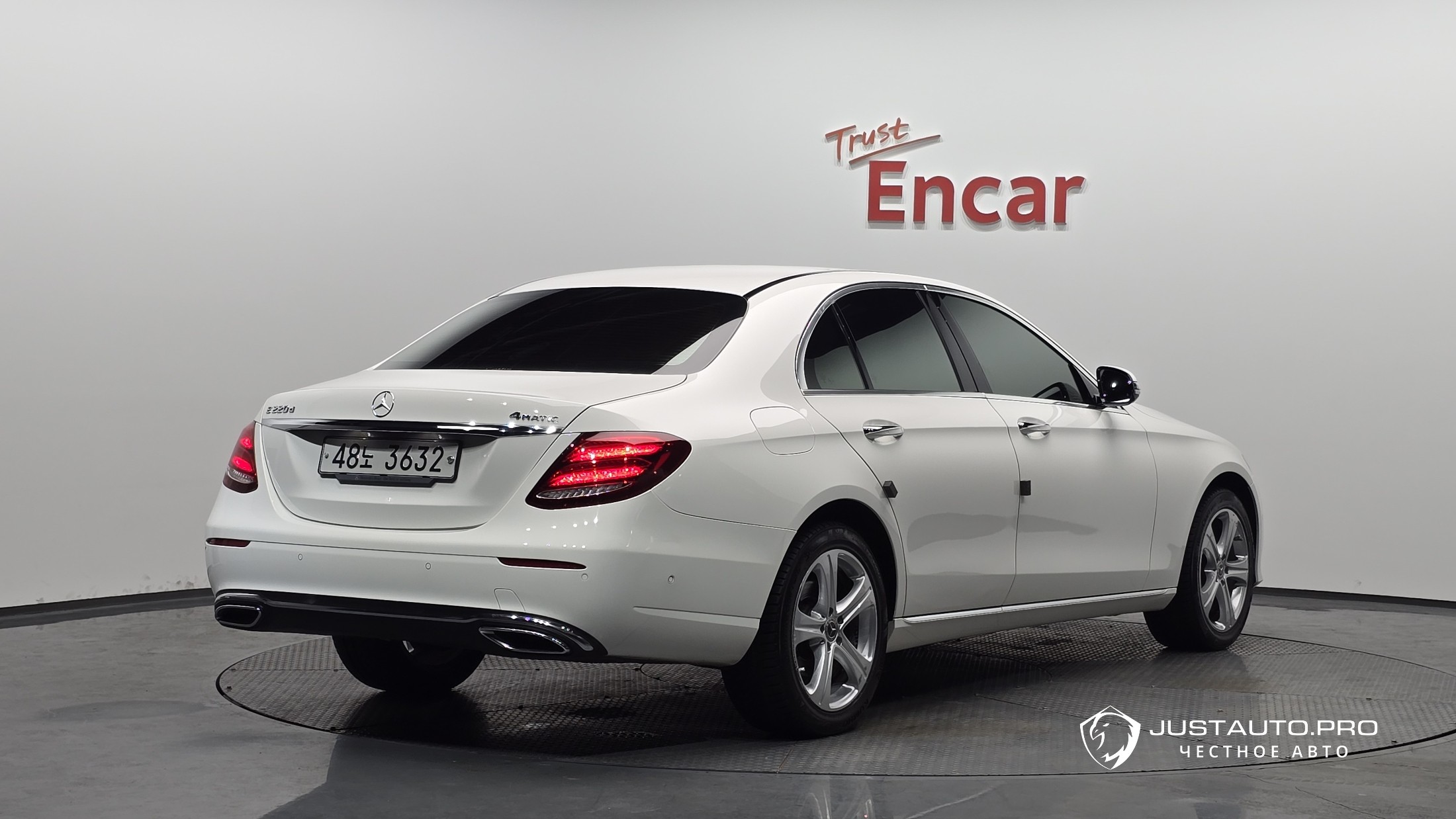 Автомобиль Mercedes-Benz E-Class