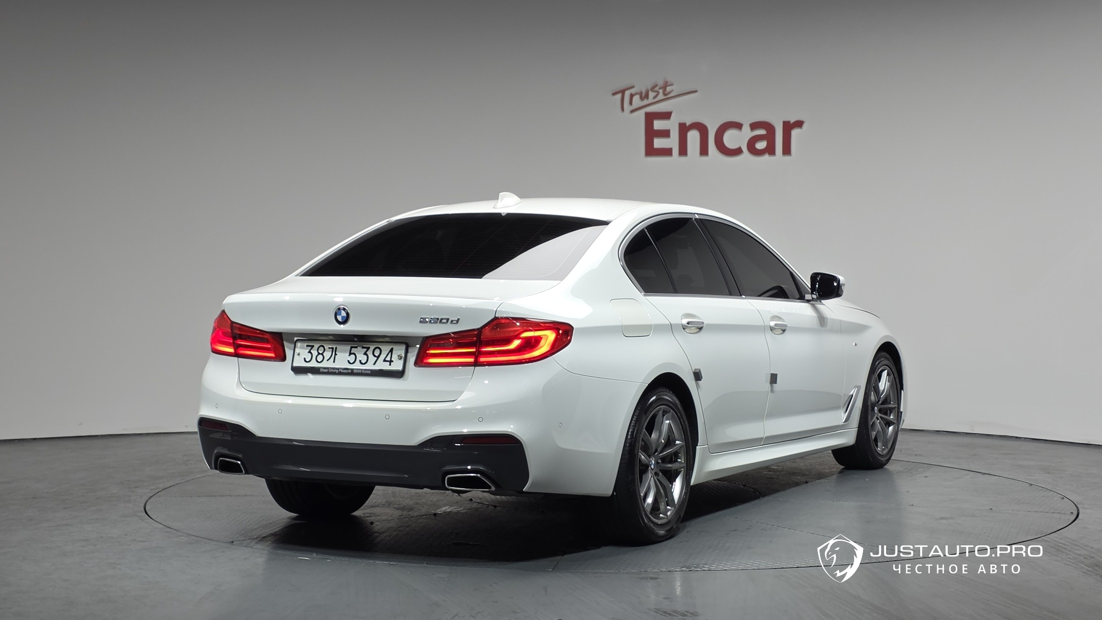 Автомобиль BMW 5-Series