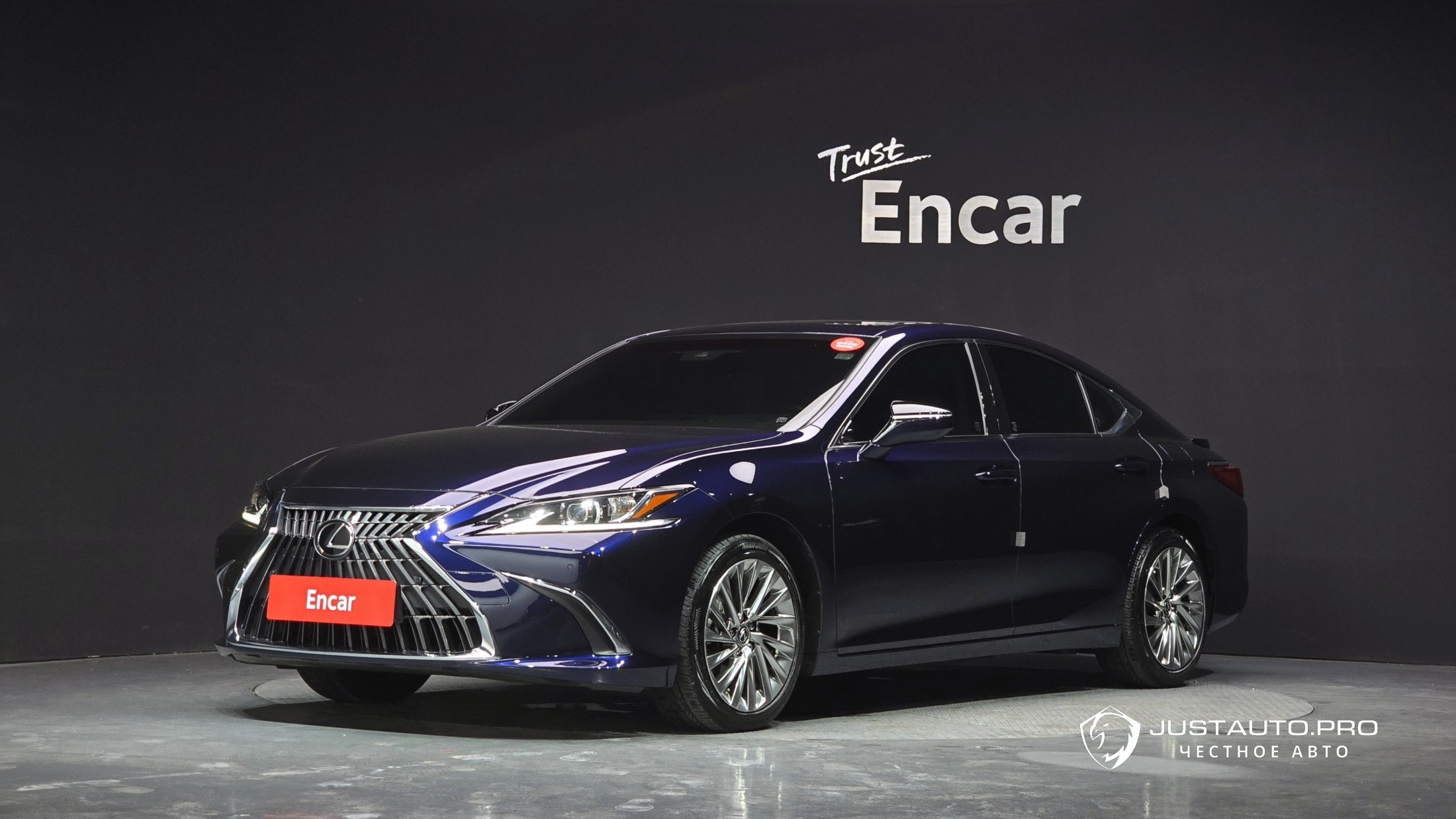 Автомобиль Lexus ES