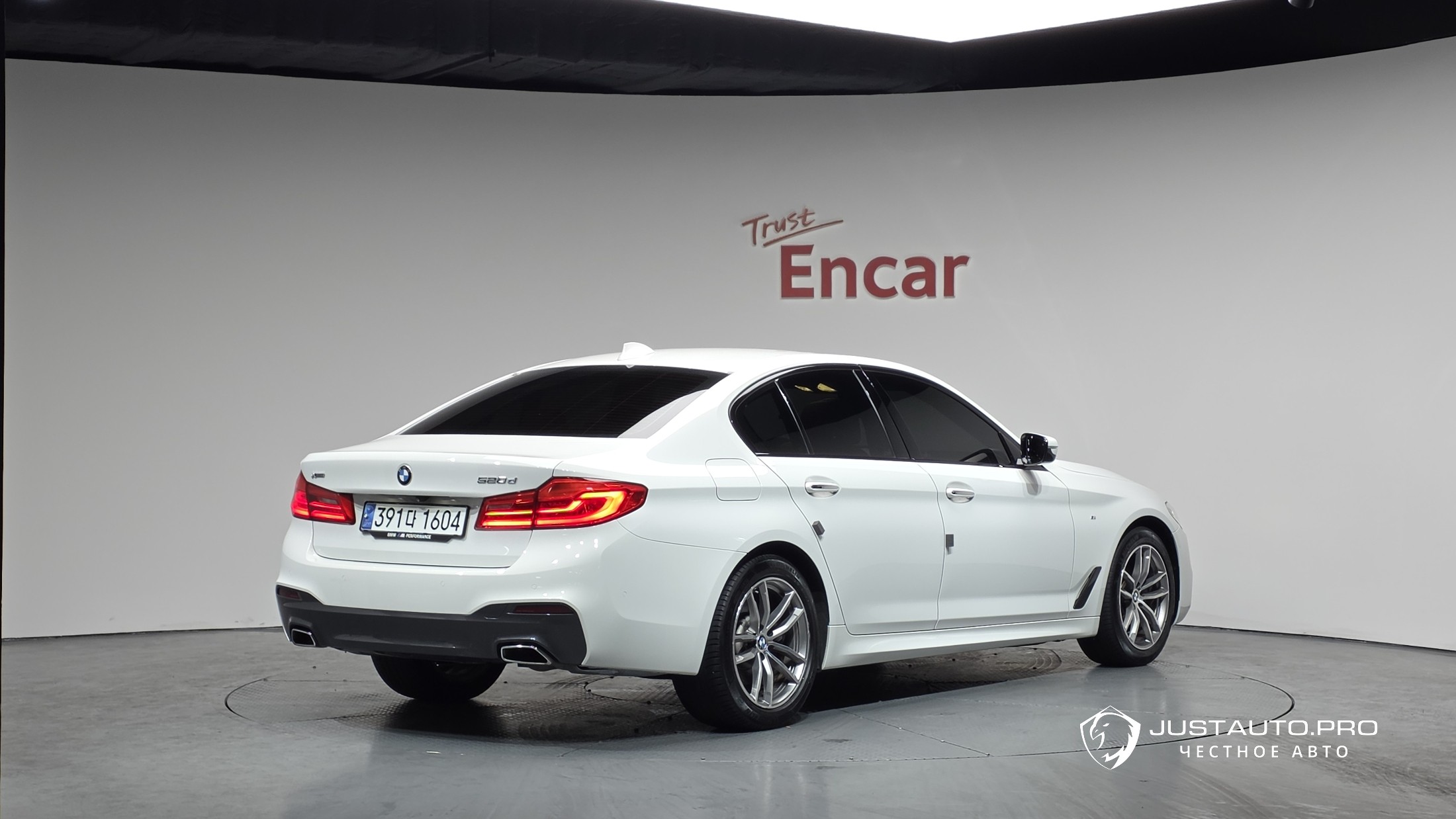 Автомобиль BMW 5-Series