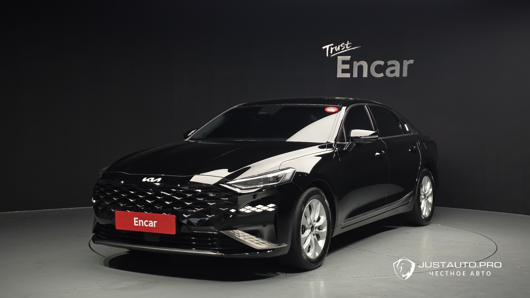 Автомобиль Kia K8